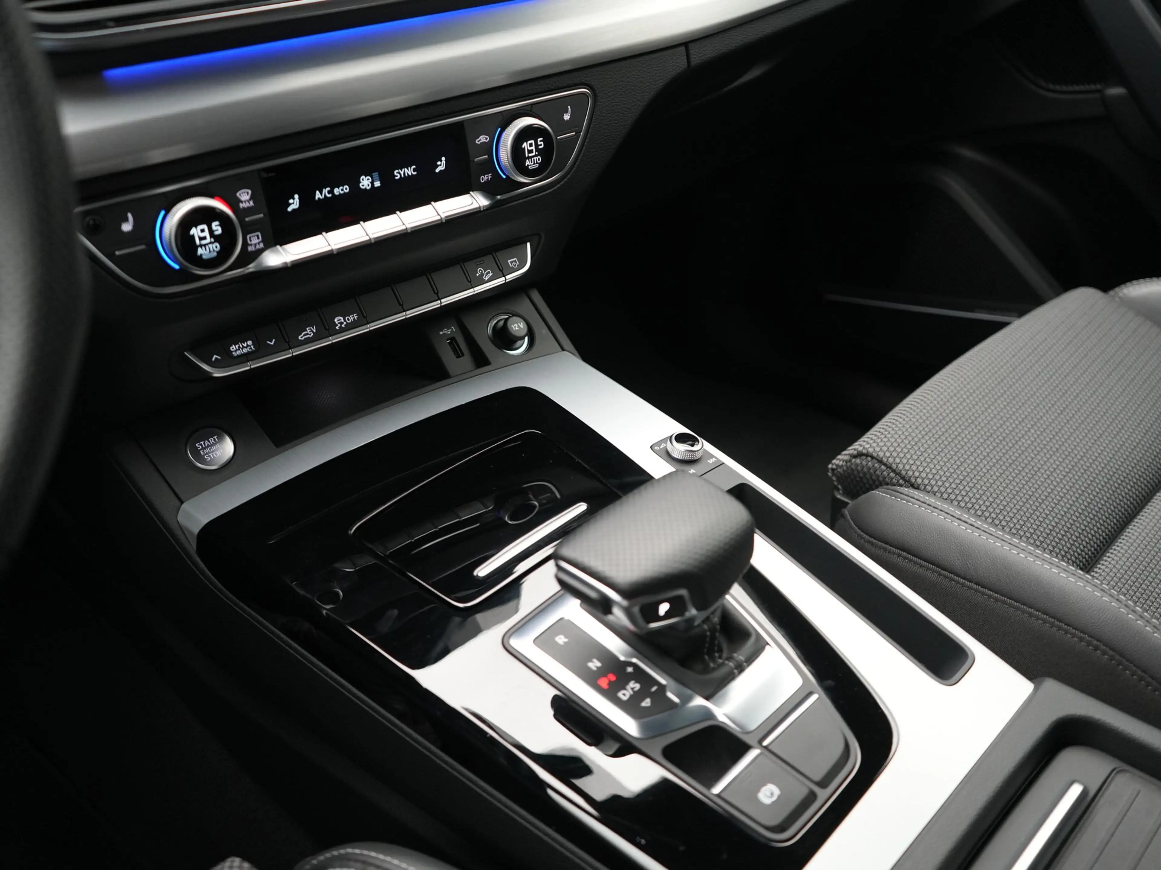 Audi Q5 50 TFSI e 2x S Line PHEV 300pk Dealer O.H | SOH 92 — photo 28