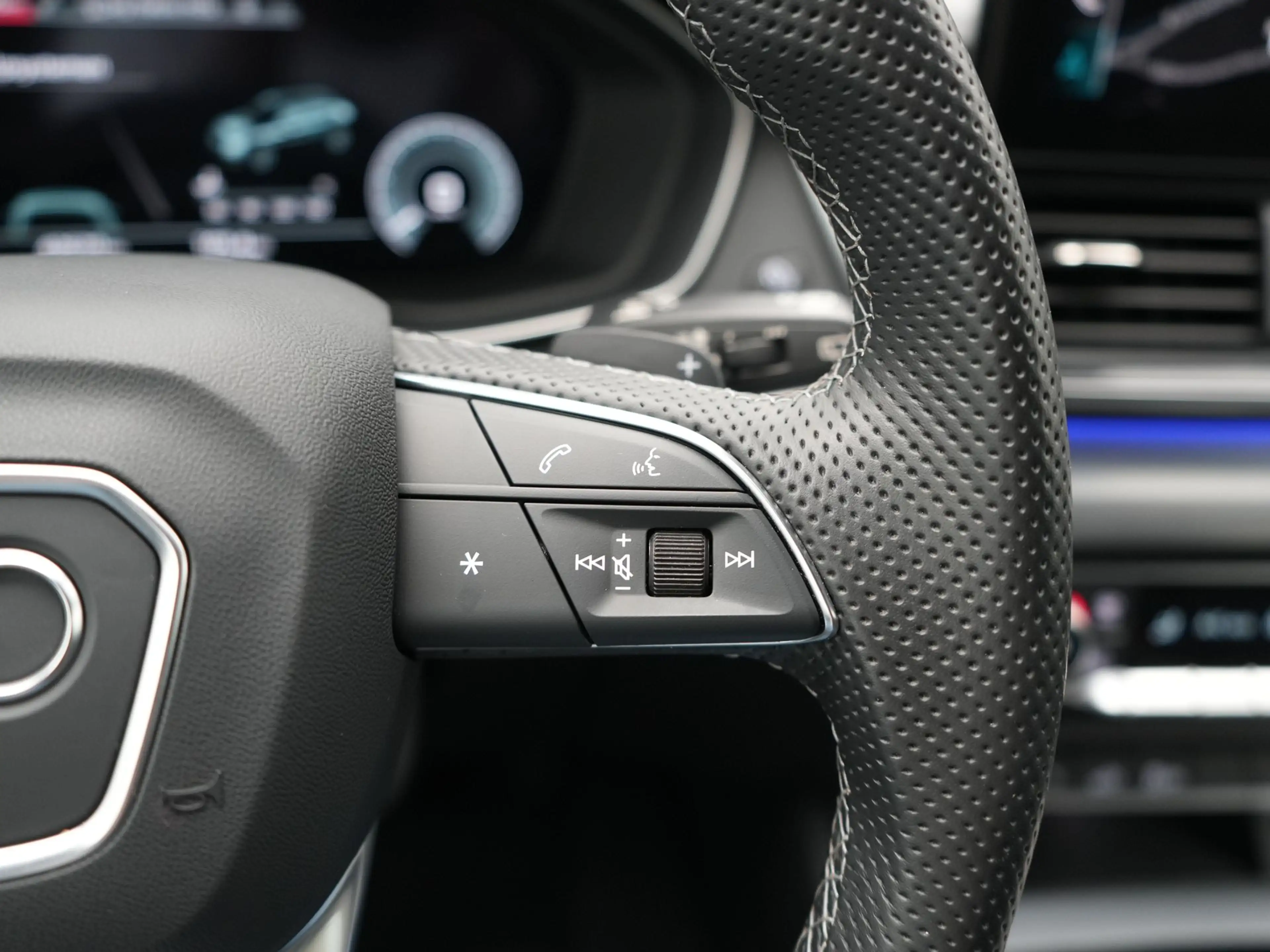Audi Q5 50 TFSI e 2x S Line PHEV 300pk Dealer O.H | SOH 92 — photo 32