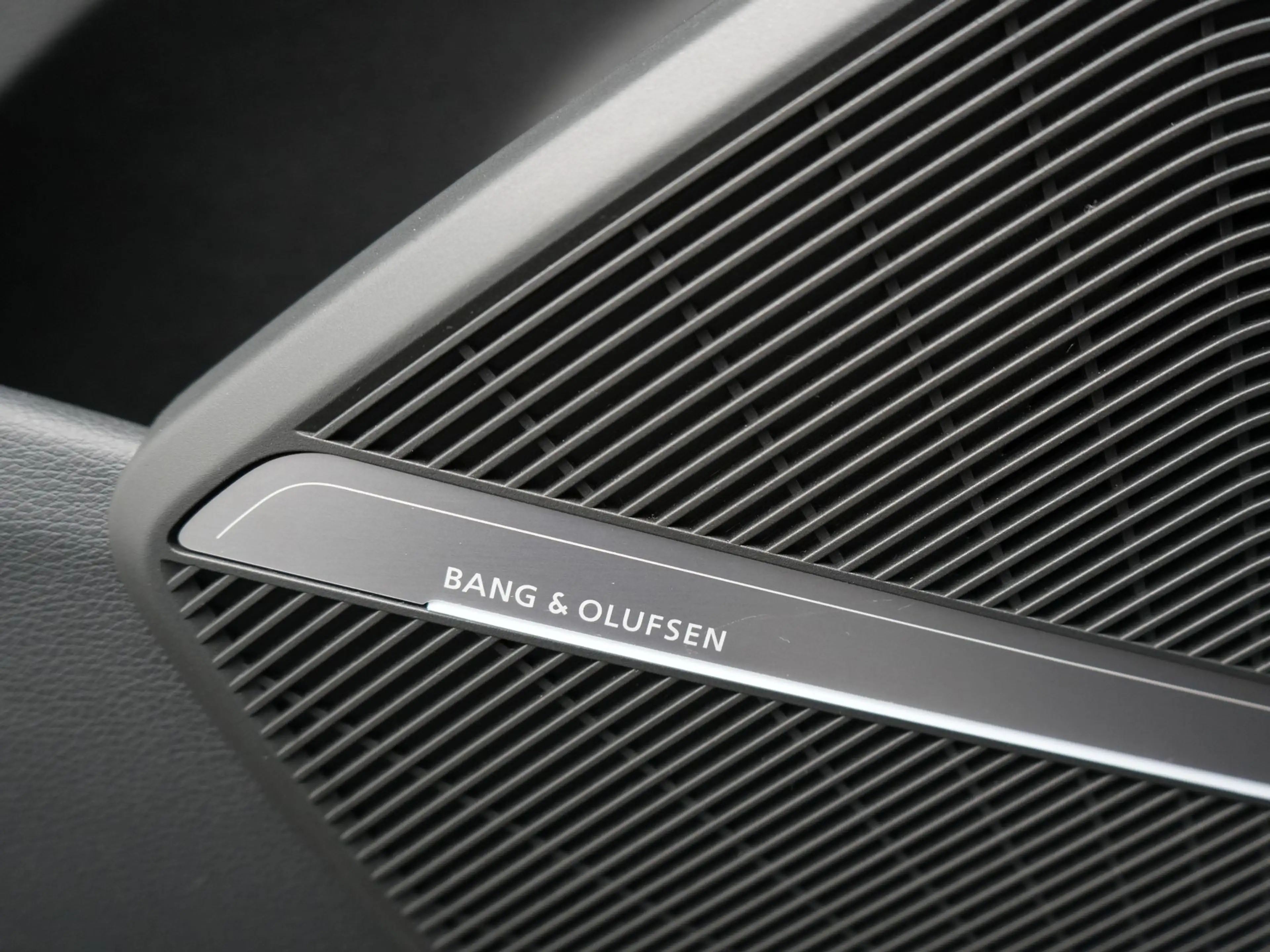 Audi Q5 50 TFSI e 2x S Line PHEV 300pk Dealer O.H | SOH 92 — photo 12