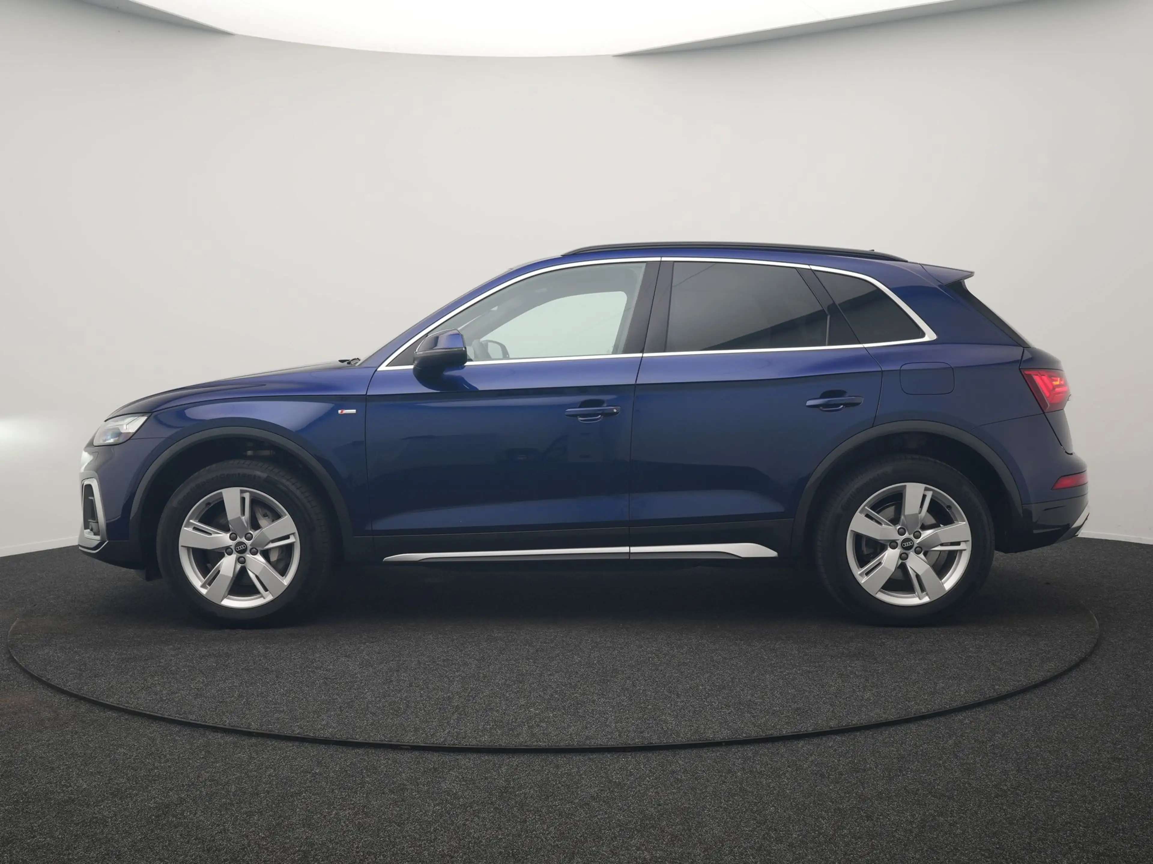 Audi Q5 50 TFSI e 2x S Line PHEV 300pk Dealer O.H | SOH 92 — photo 2