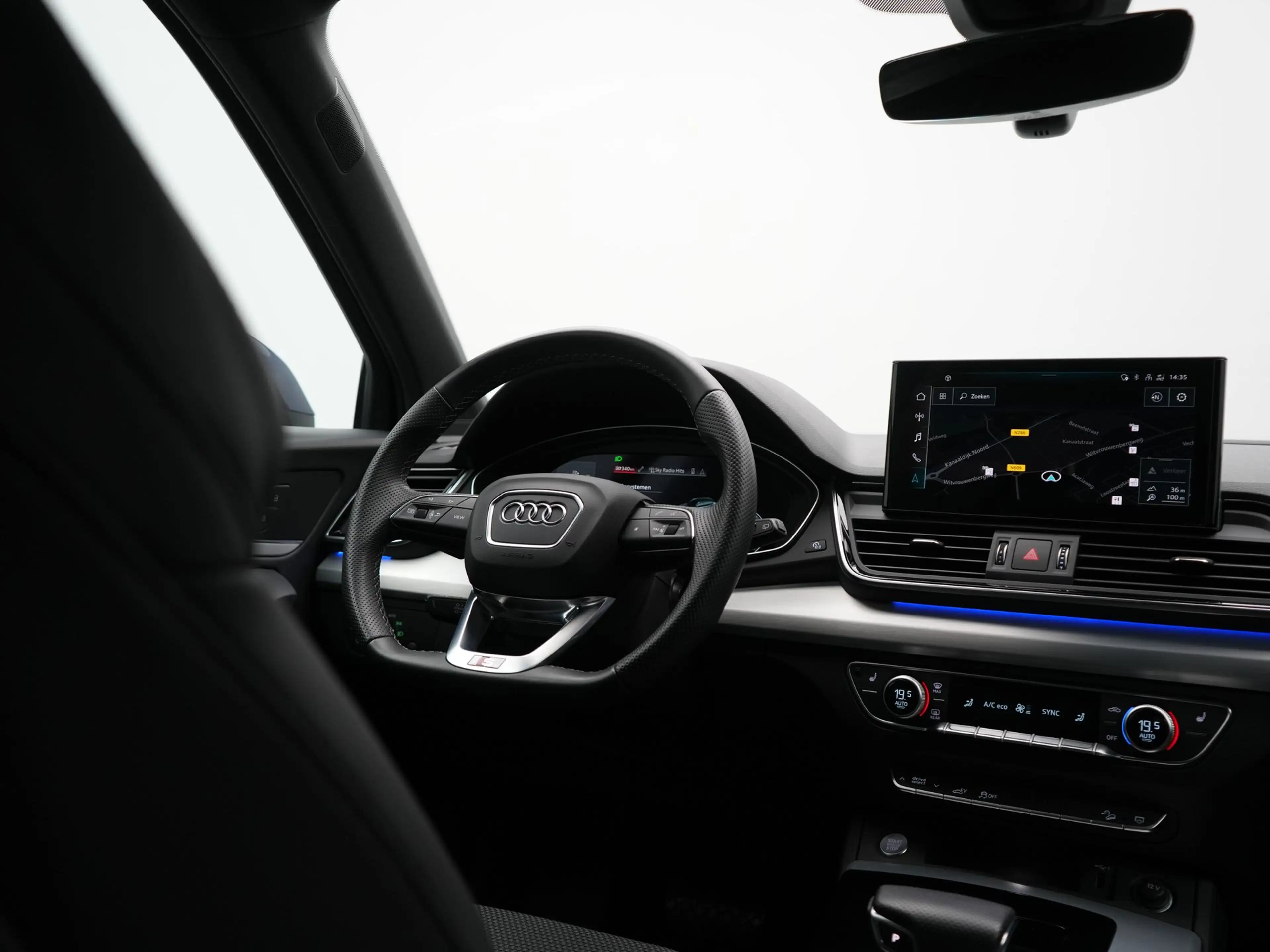 Audi Q5 50 TFSI e 2x S Line PHEV 300pk Dealer O.H | SOH 92 — photo 11