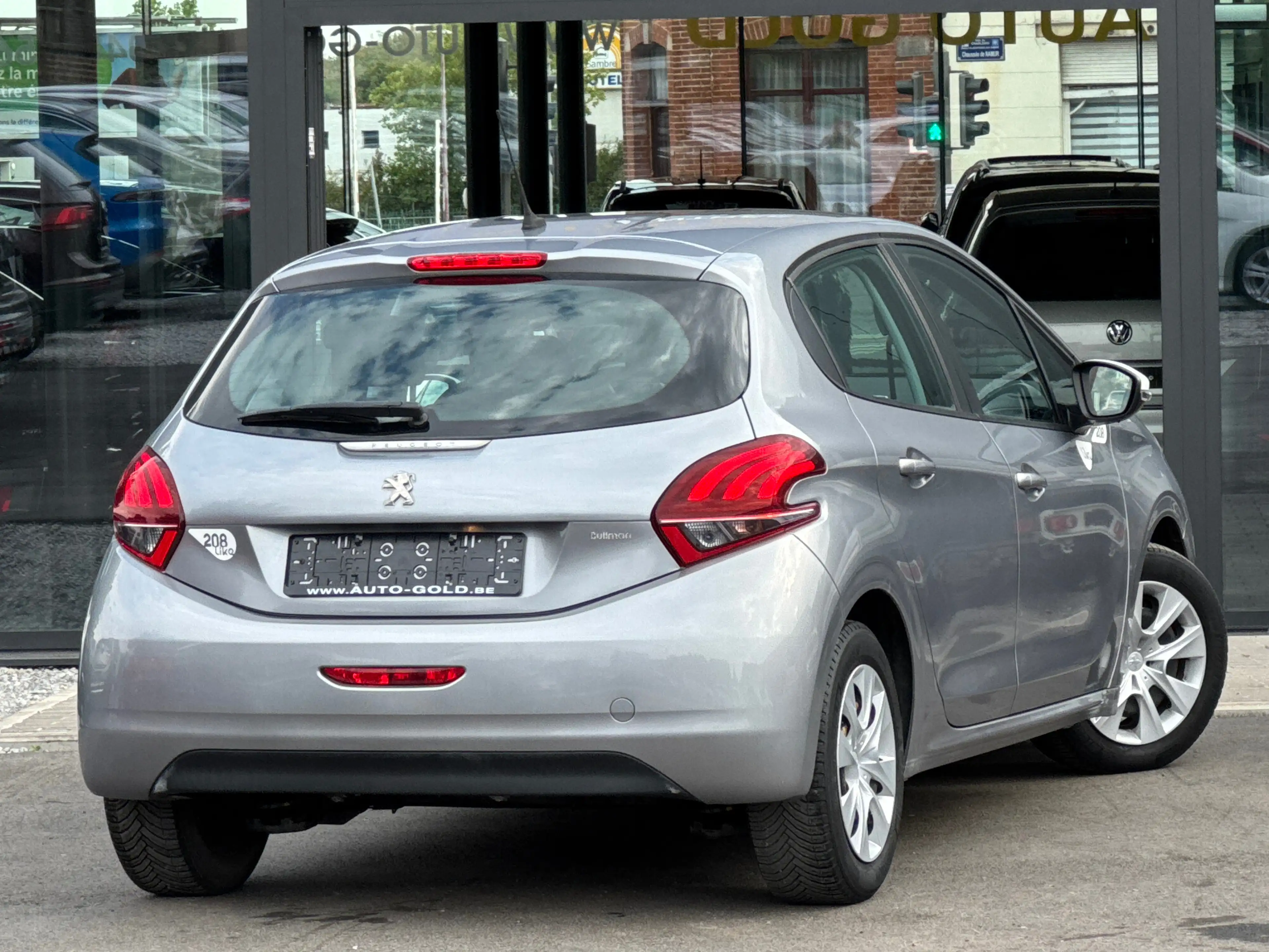 Peugeot 208 1.2i LIKE / CLIMA / ETAT NEUF / 1PROP CARNET — photo 3
