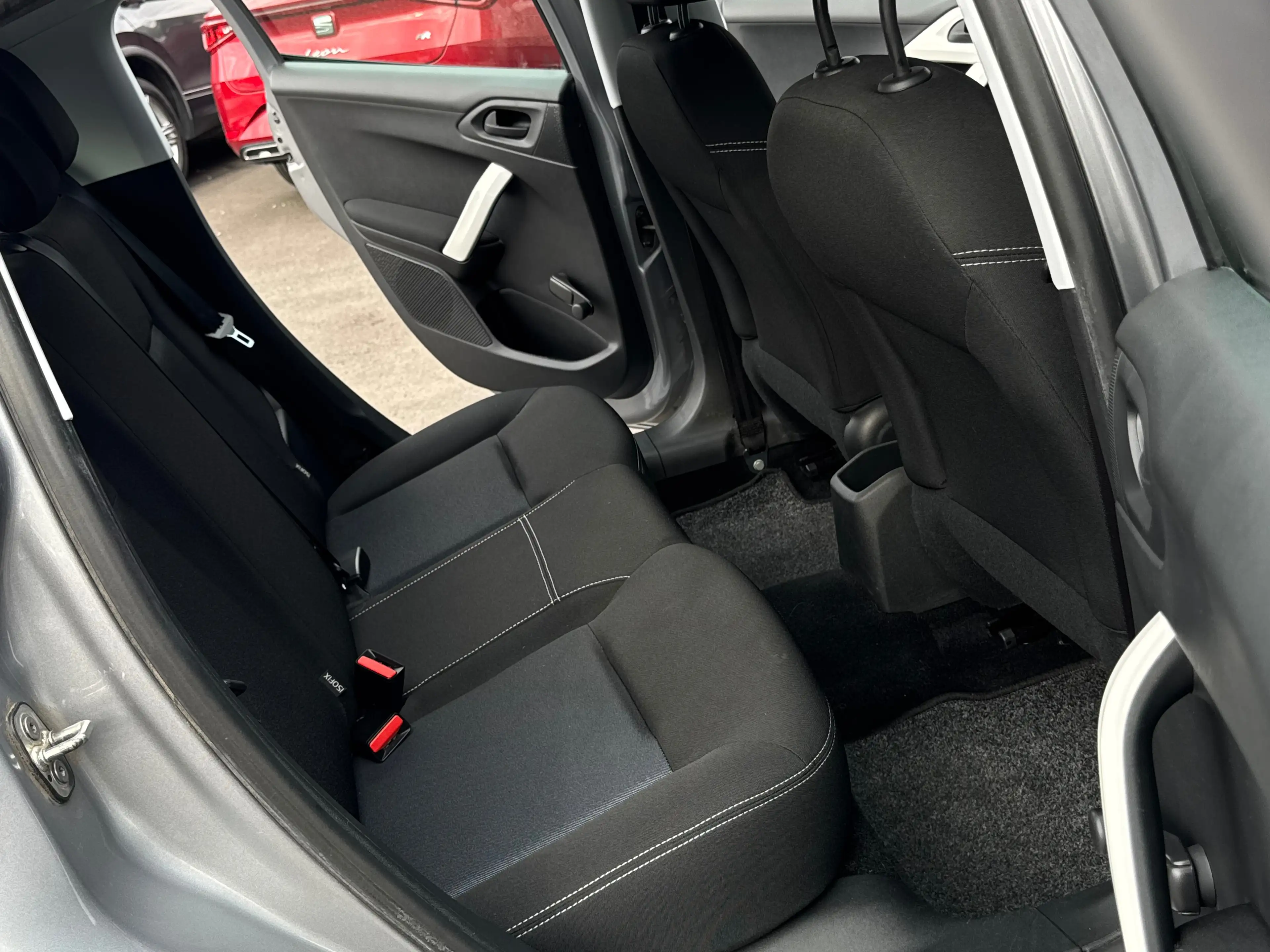 Peugeot 208 1.2i LIKE / CLIMA / ETAT NEUF / 1PROP CARNET — photo 9