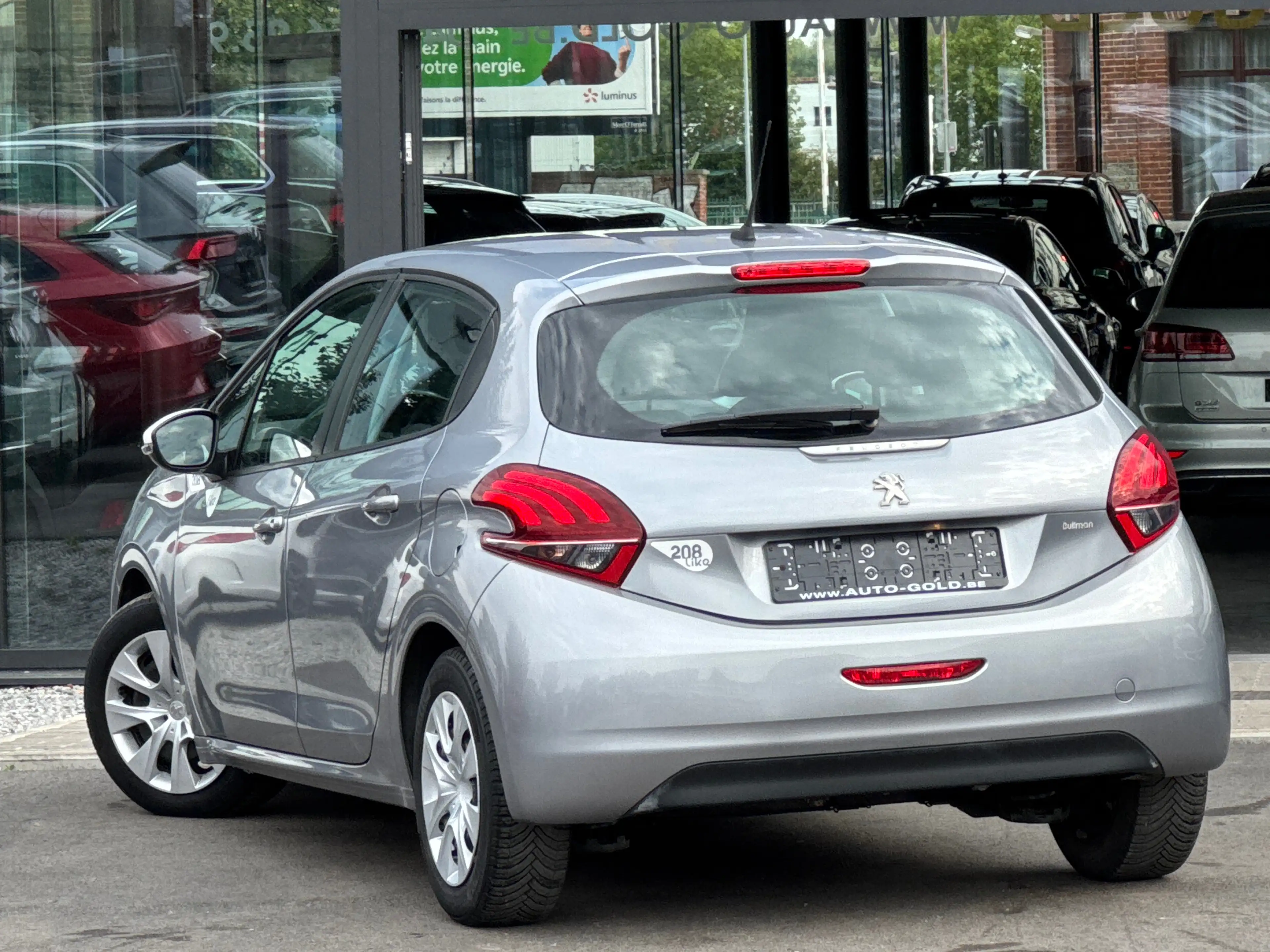 Peugeot 208 1.2i LIKE / CLIMA / ETAT NEUF / 1PROP CARNET — photo 4