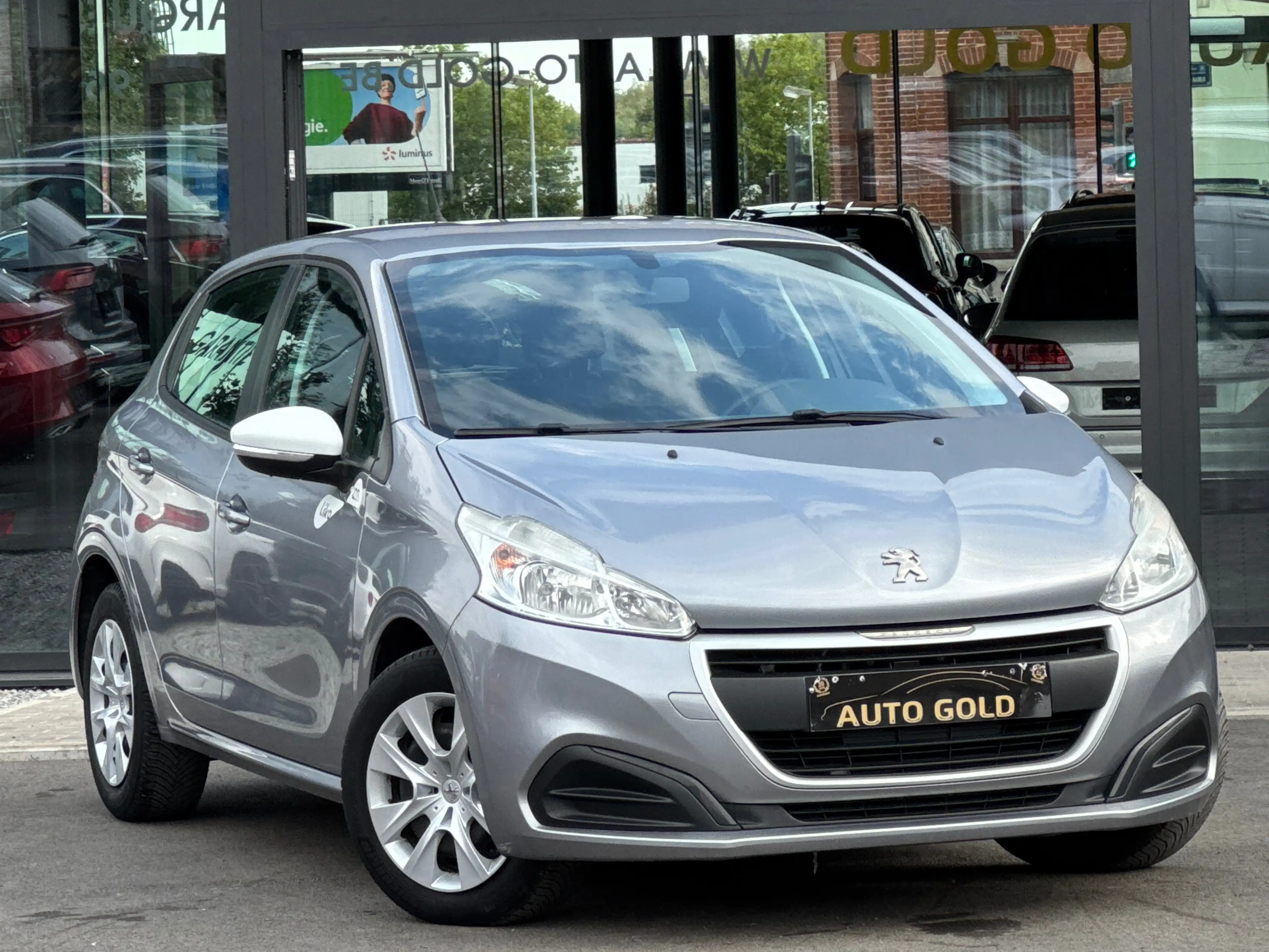 Peugeot 208 1.2i LIKE / CLIMA / ETAT NEUF / 1PROP CARNET — photo 2