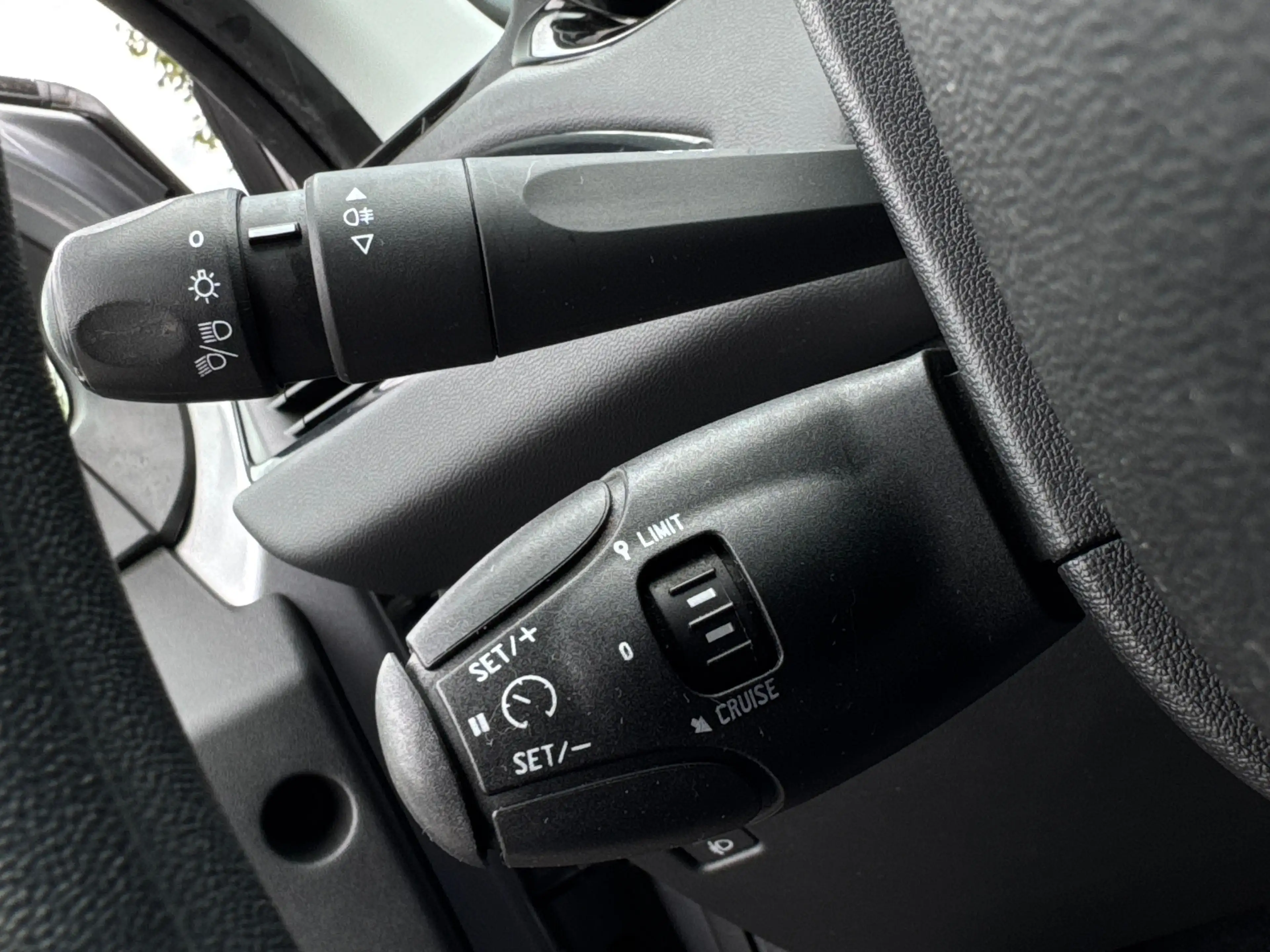 Peugeot 208 1.2i LIKE / CLIMA / ETAT NEUF / 1PROP CARNET — photo 13
