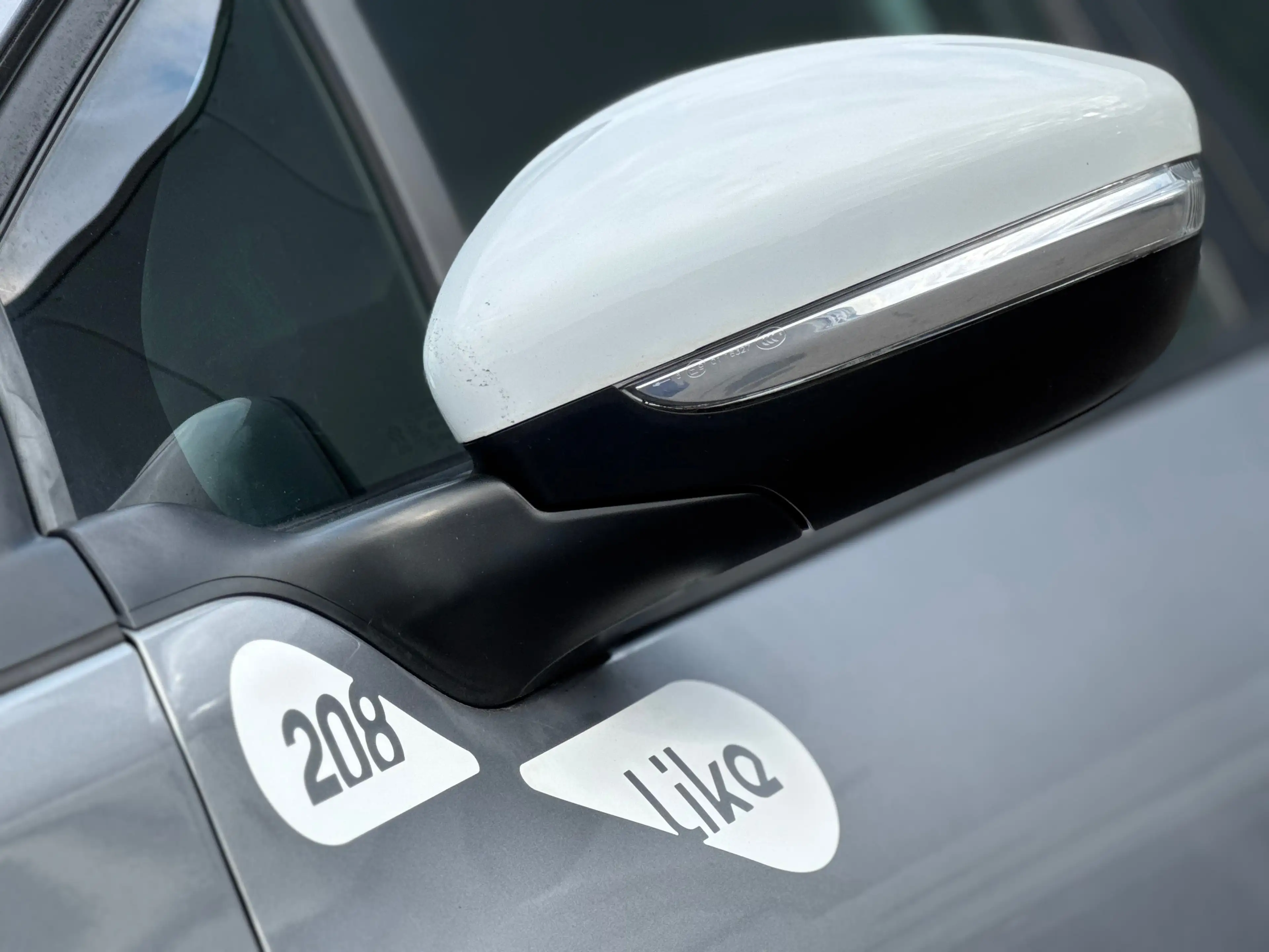Peugeot 208 1.2i LIKE / CLIMA / ETAT NEUF / 1PROP CARNET — photo 5