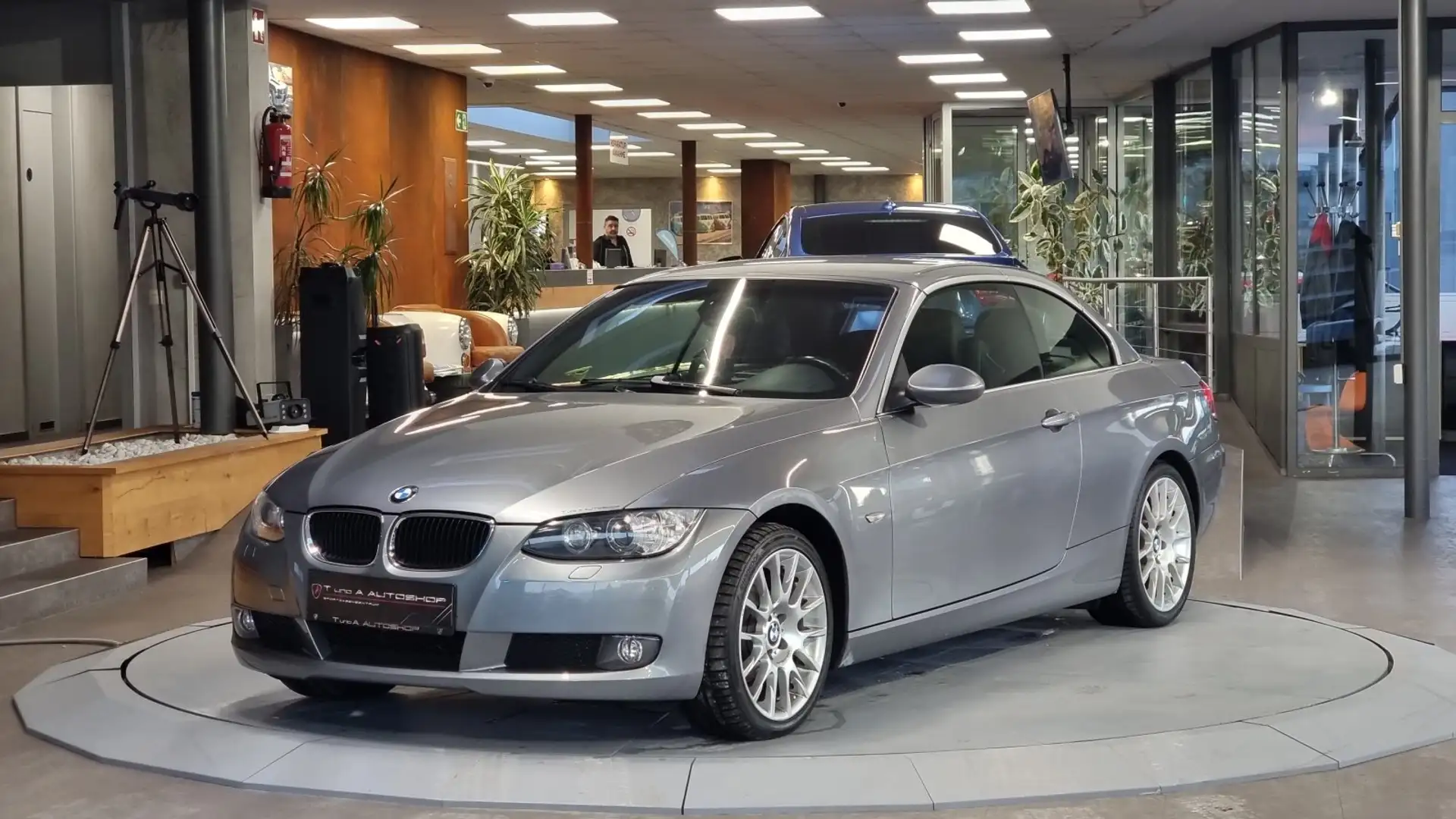 BMW 320 i Cabrio Österreich-Paket *Innen M-Paket* Silber - 1