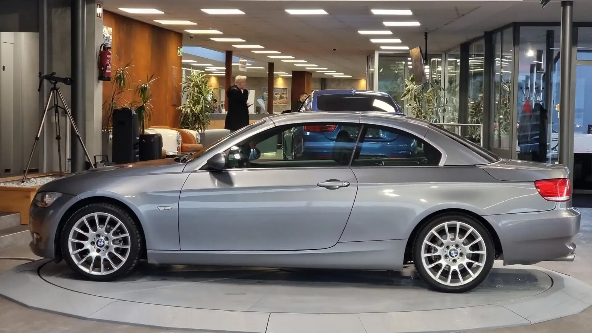 BMW 320 i Cabrio Österreich-Paket *Innen M-Paket* Silber - 2