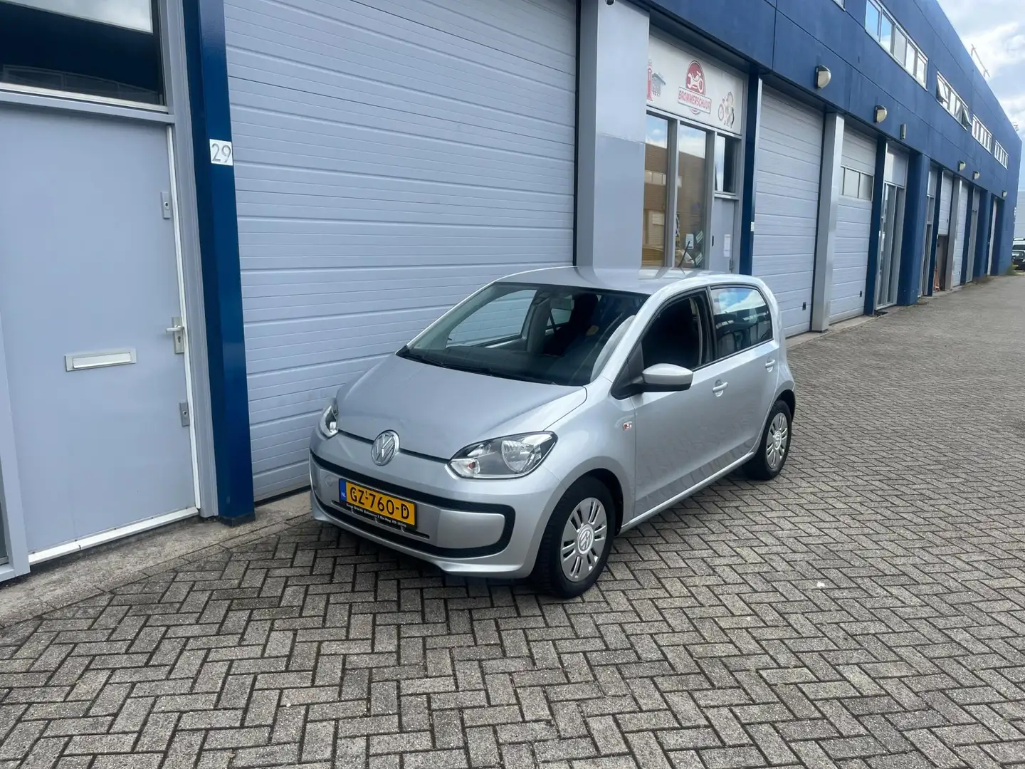 Volkswagen up! 1.0 move up! BlueMotion Grijs - 2