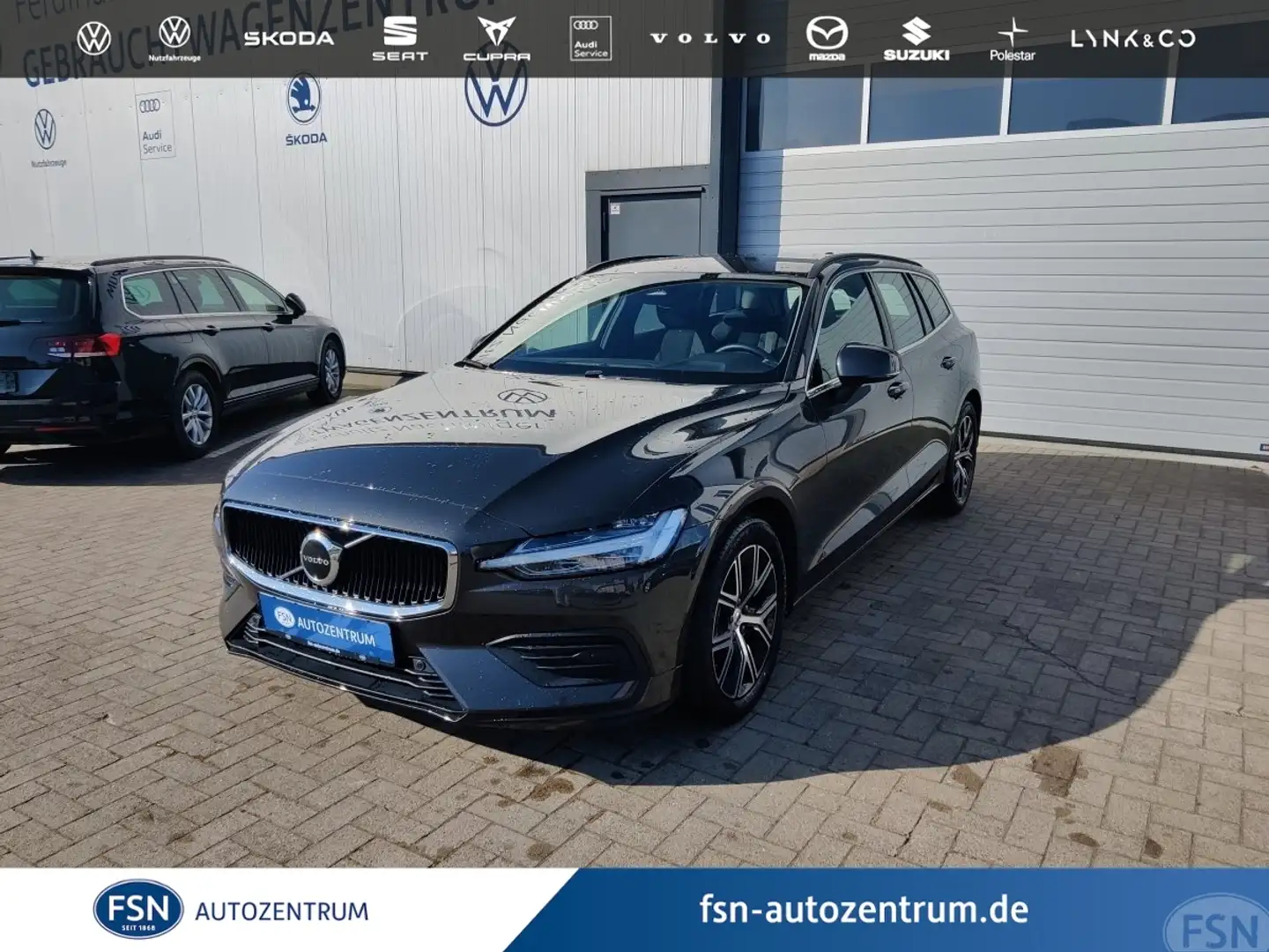 Volvo V60 B4 Benzin 197 PS Core AHK Navi BLIS Grau - 1