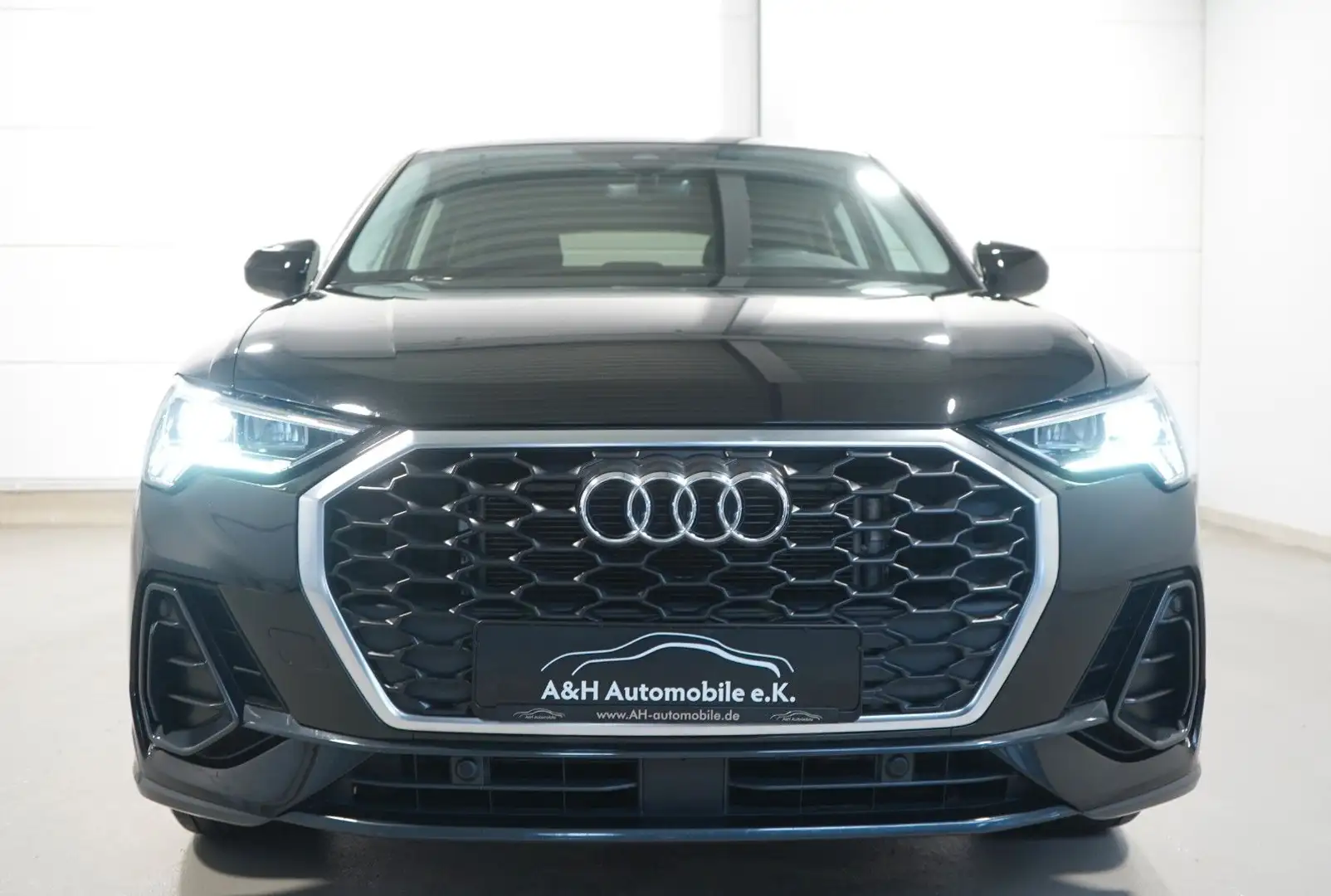 Audi Q3 Sportback 35 TDI*LED*AHK*KAMERA*1.HAND* Schwarz - 2