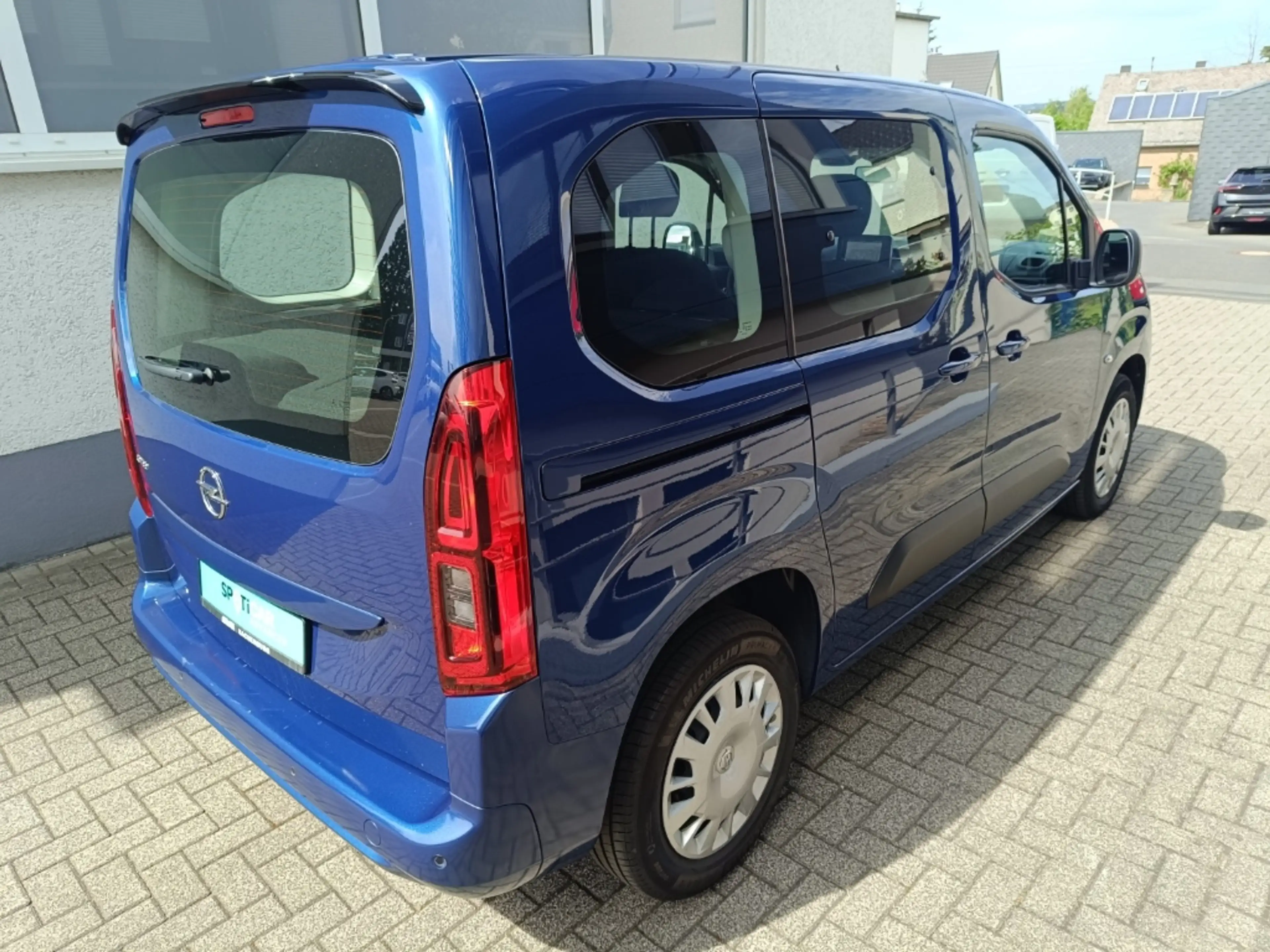 Opel Combo Life Edition — photo 4
