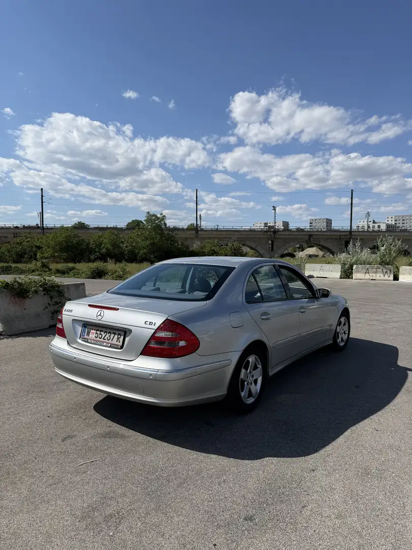 Mercedes-Benz E 220 Avantgarde CDI Sequentronic - 2