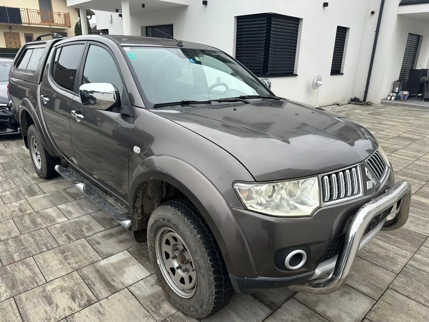 Mitsubishi L200 Braun - 1