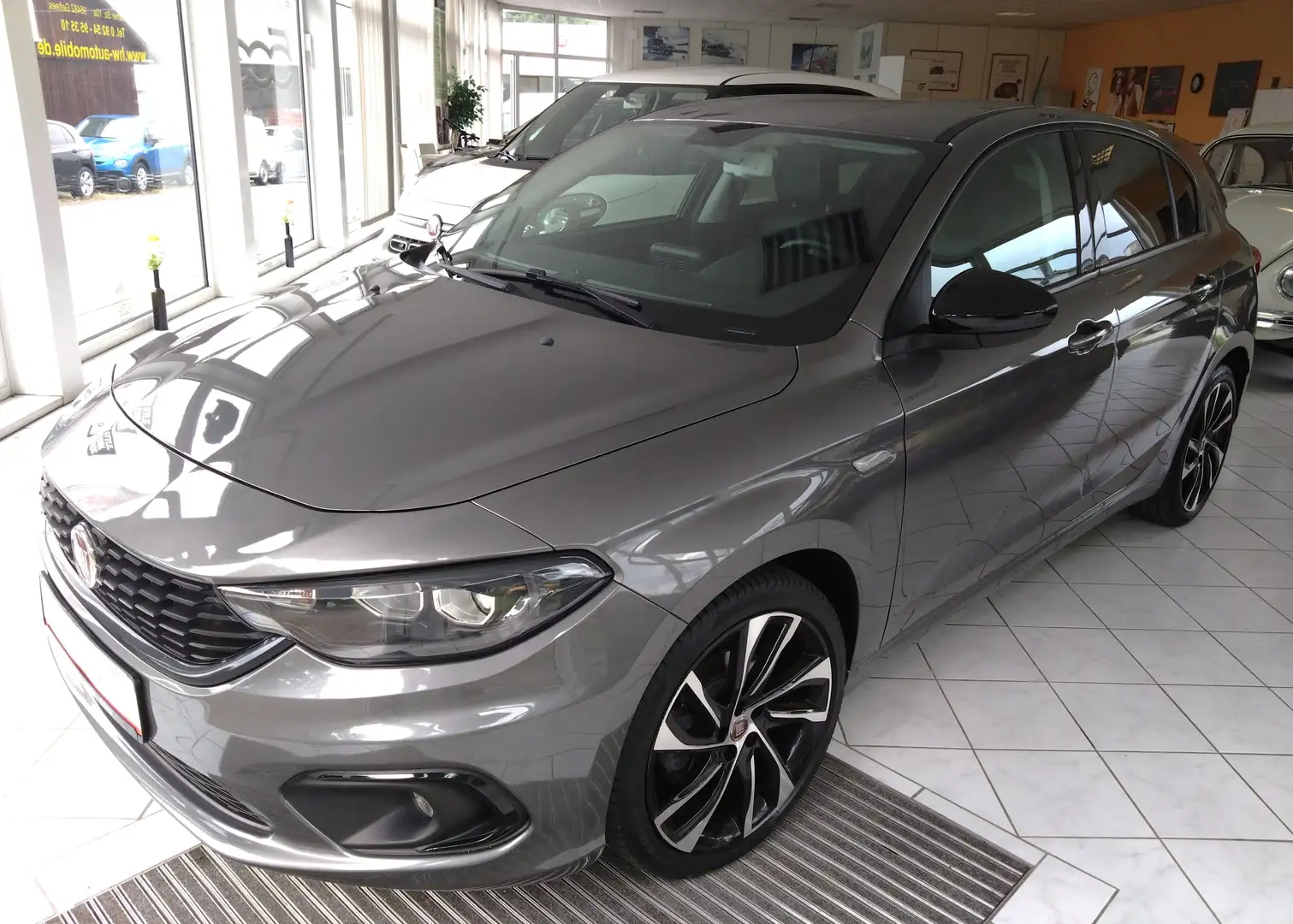 Fiat Tipo Hatchback 1.4 T-Jet S-Design Xenon Navi Sitzheizun Grau - 1