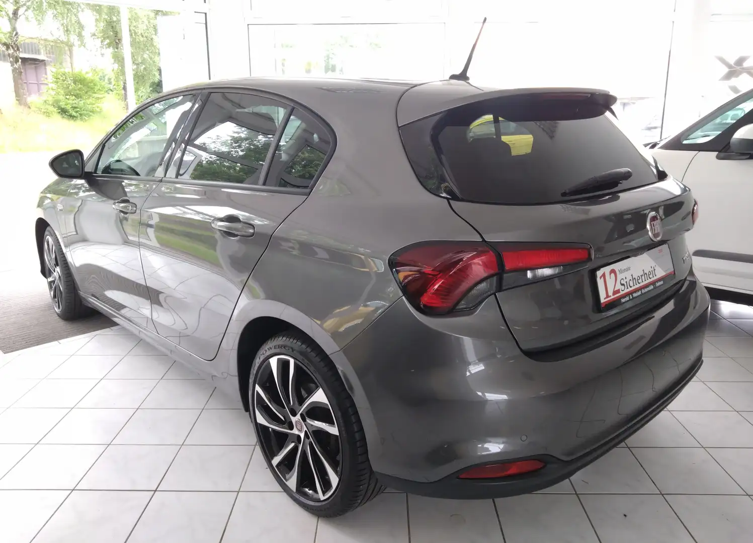 Fiat Tipo Hatchback 1.4 T-Jet S-Design Xenon Navi Sitzheizun Grau - 2