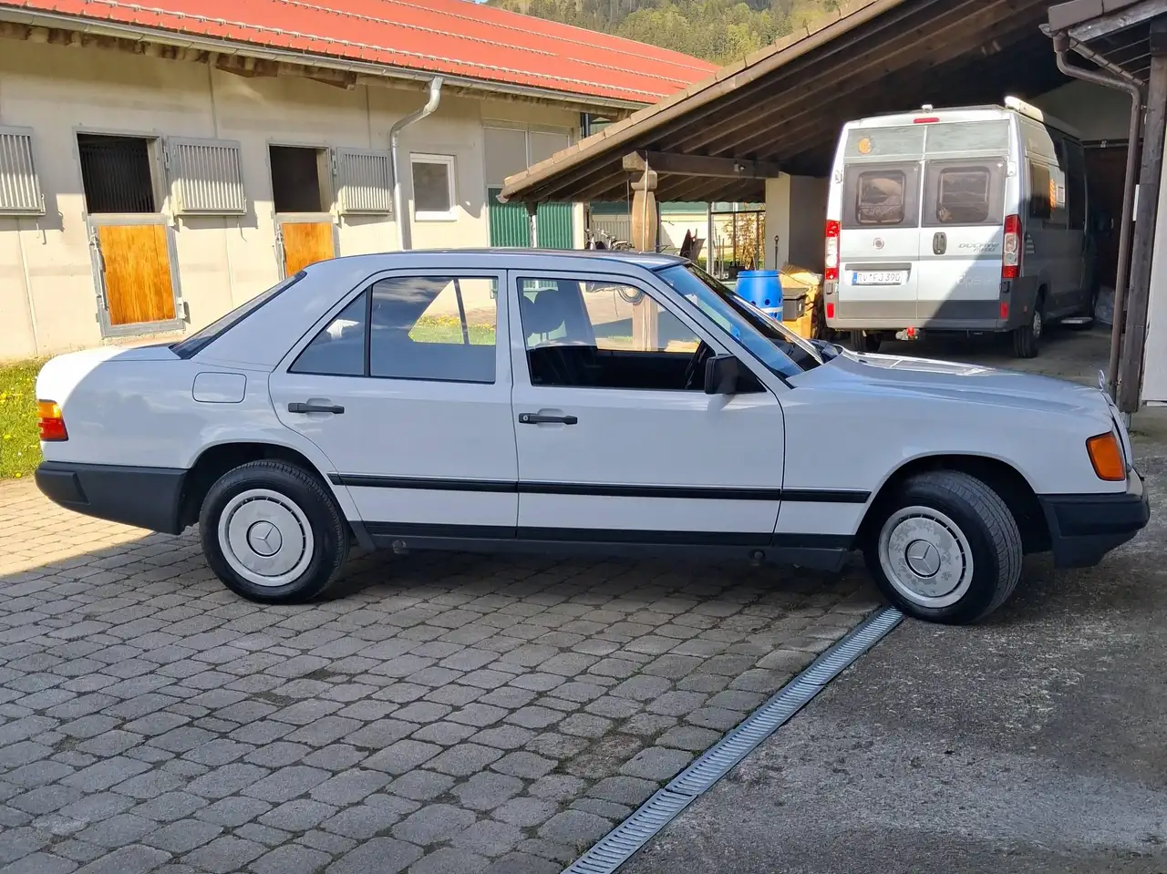 Mercedes-Benz E 250 250D/124, foto 3