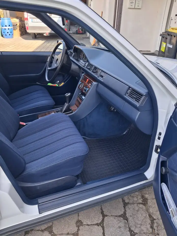 Mercedes-Benz E 250 250D/124, foto 6