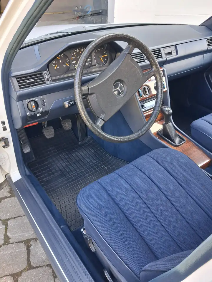 Mercedes-Benz E 250 250D/124, foto 7