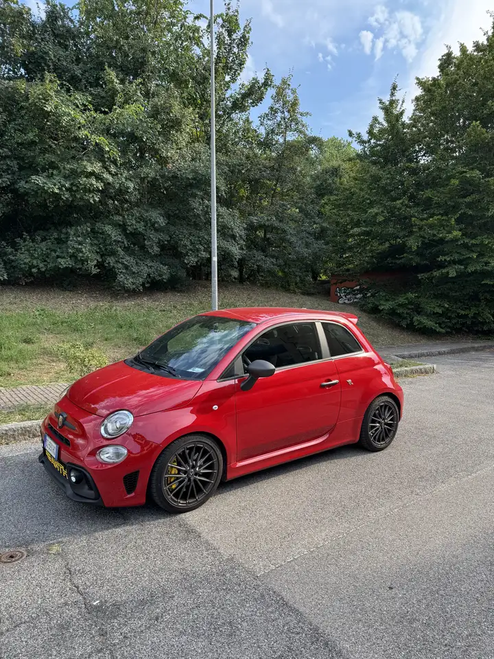 Abarth 695 2024