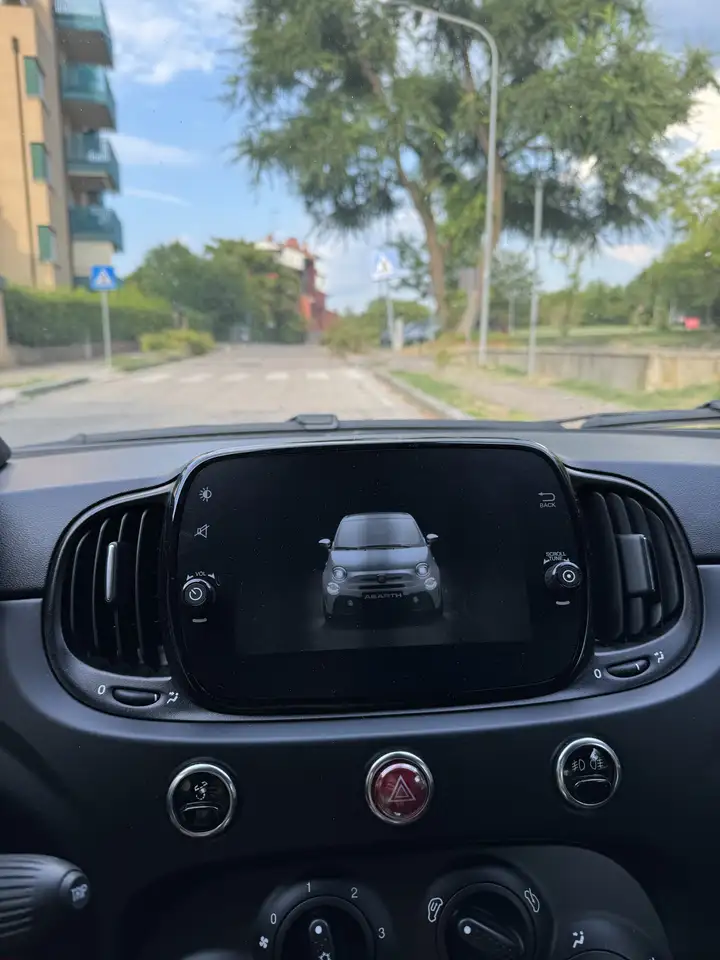 Abarth 695 2024