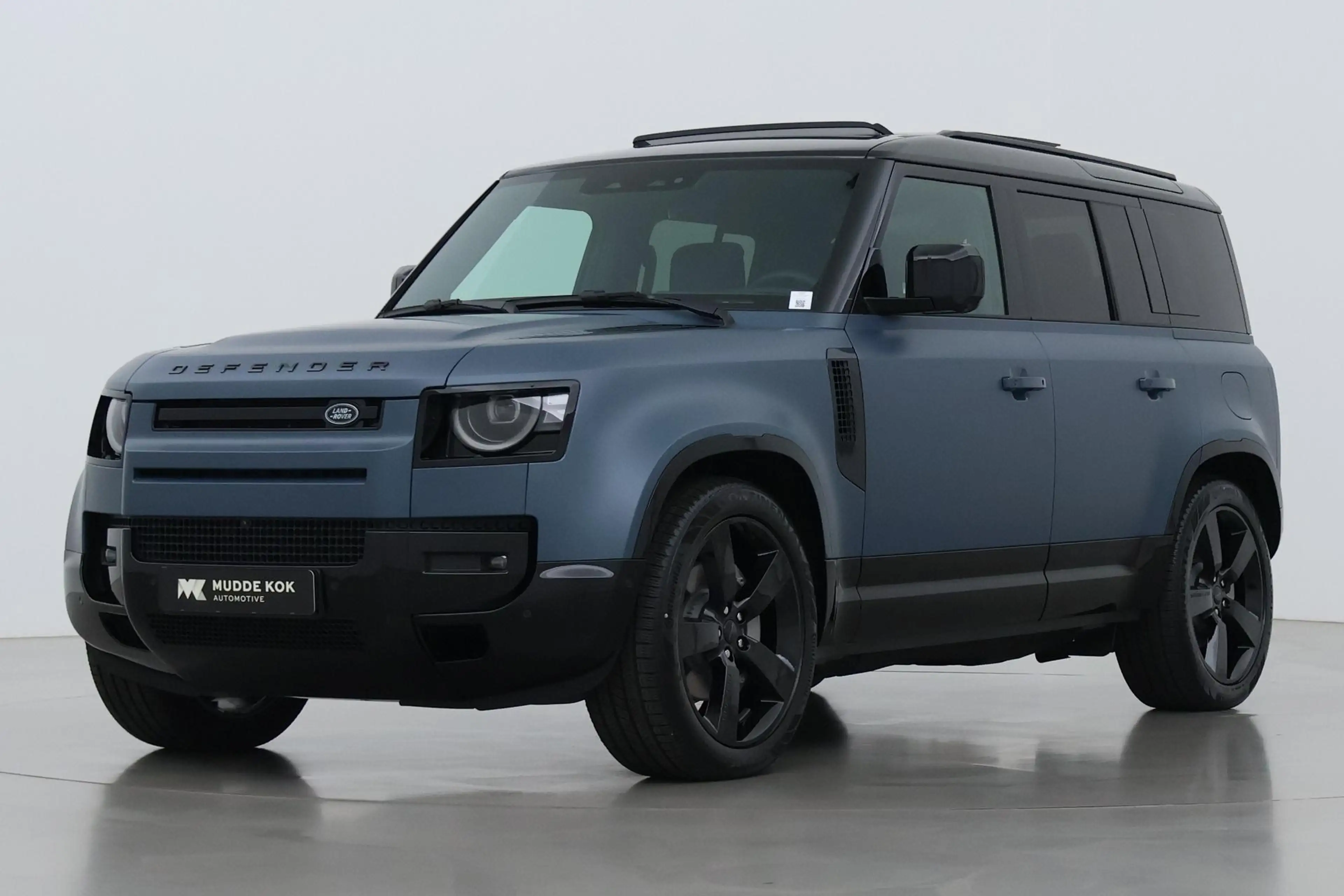 Land Rover Defender 2.0 P300e 110 X-Dynamic HSE | SATIN | Luchtvering — photo 8