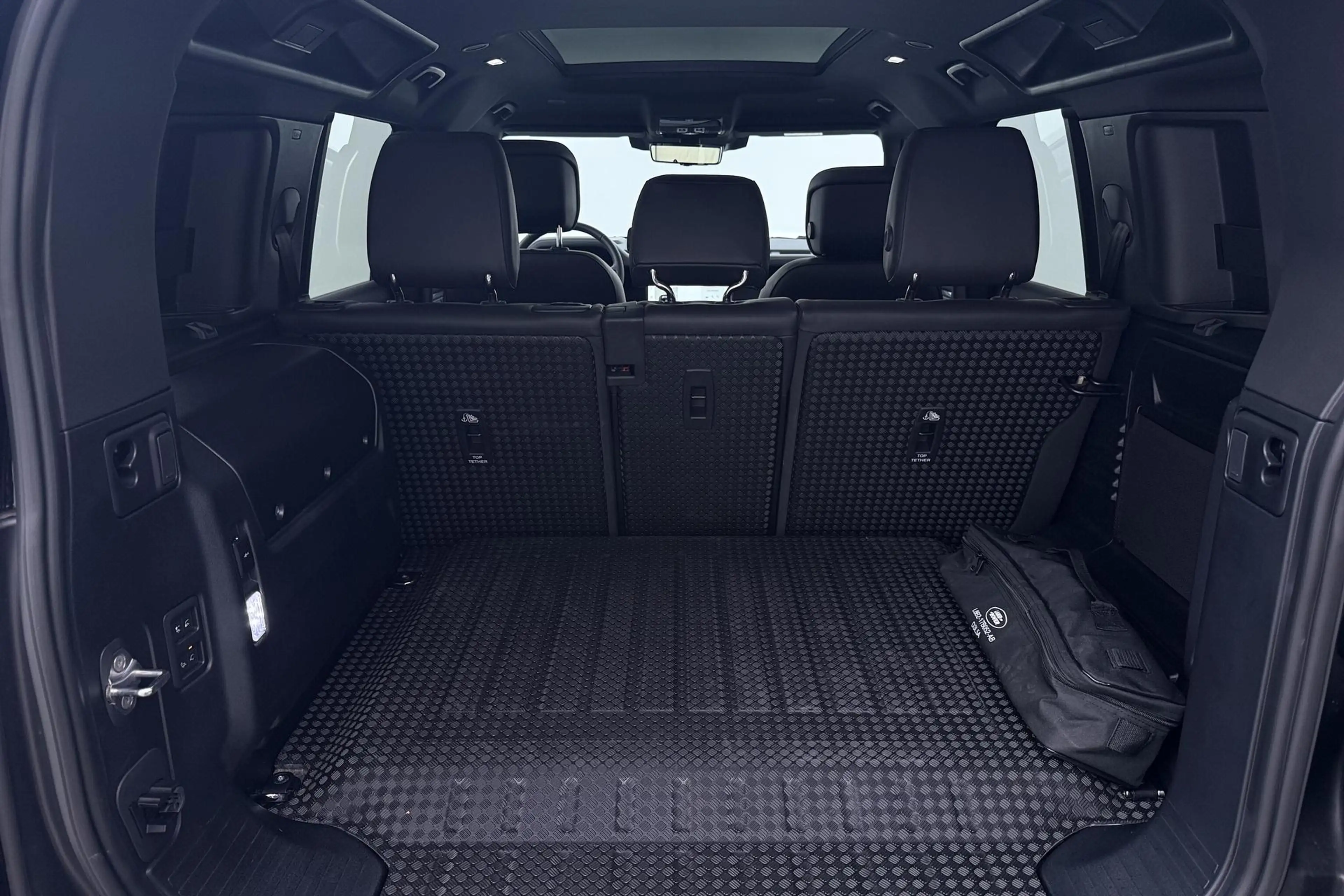 Land Rover Defender 2.0 P300e 110 X-Dynamic HSE | SATIN | Luchtvering — photo 49