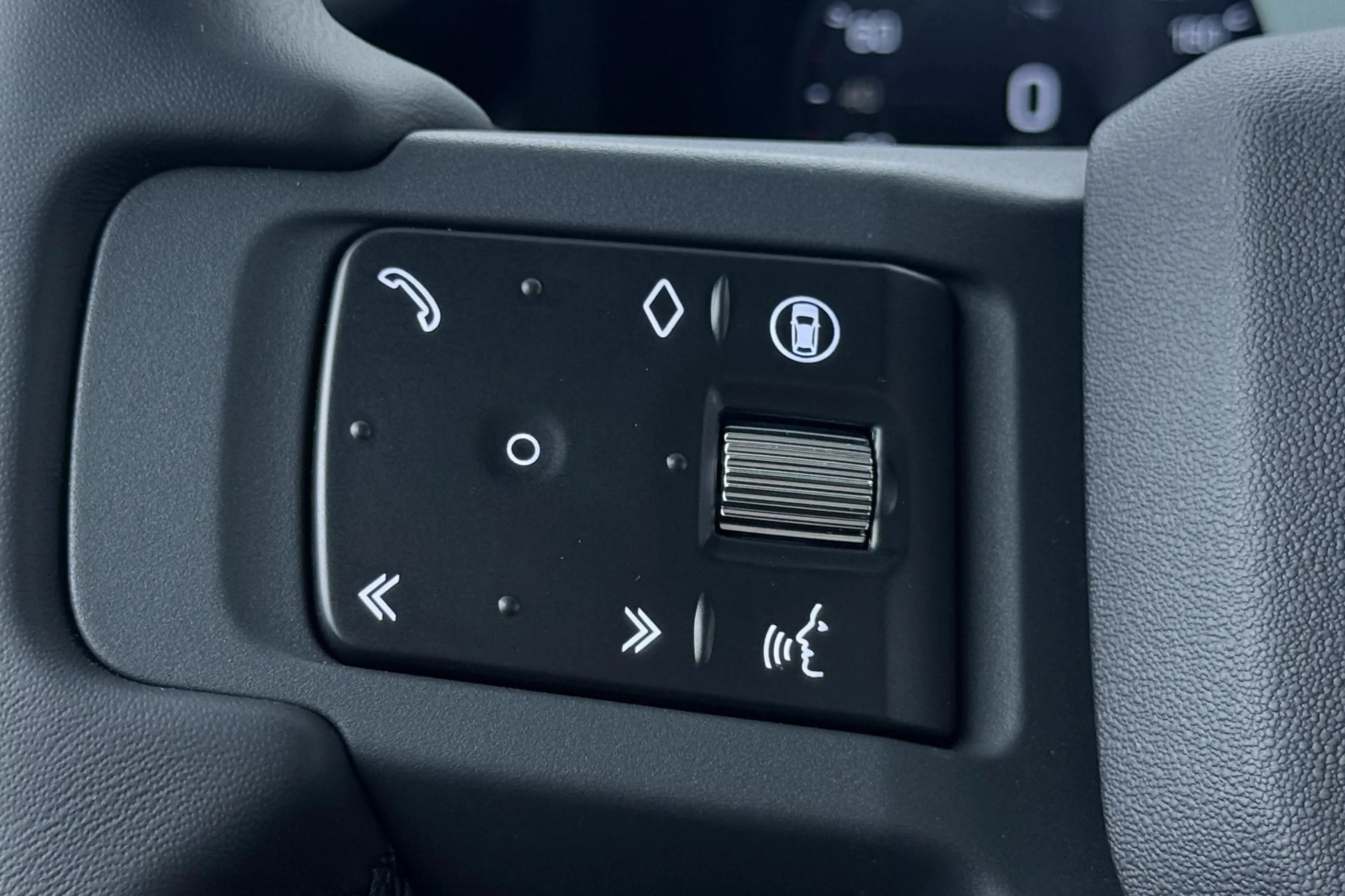 Land Rover Defender 2.0 P300e 110 X-Dynamic HSE | SATIN | Luchtvering — photo 39