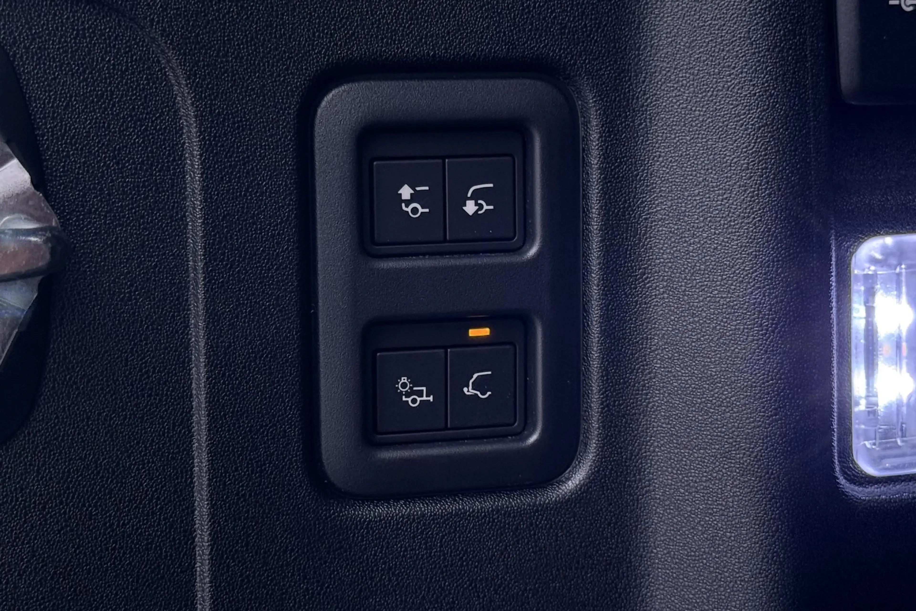Land Rover Defender 2.0 P300e 110 X-Dynamic HSE | SATIN | Luchtvering — photo 12