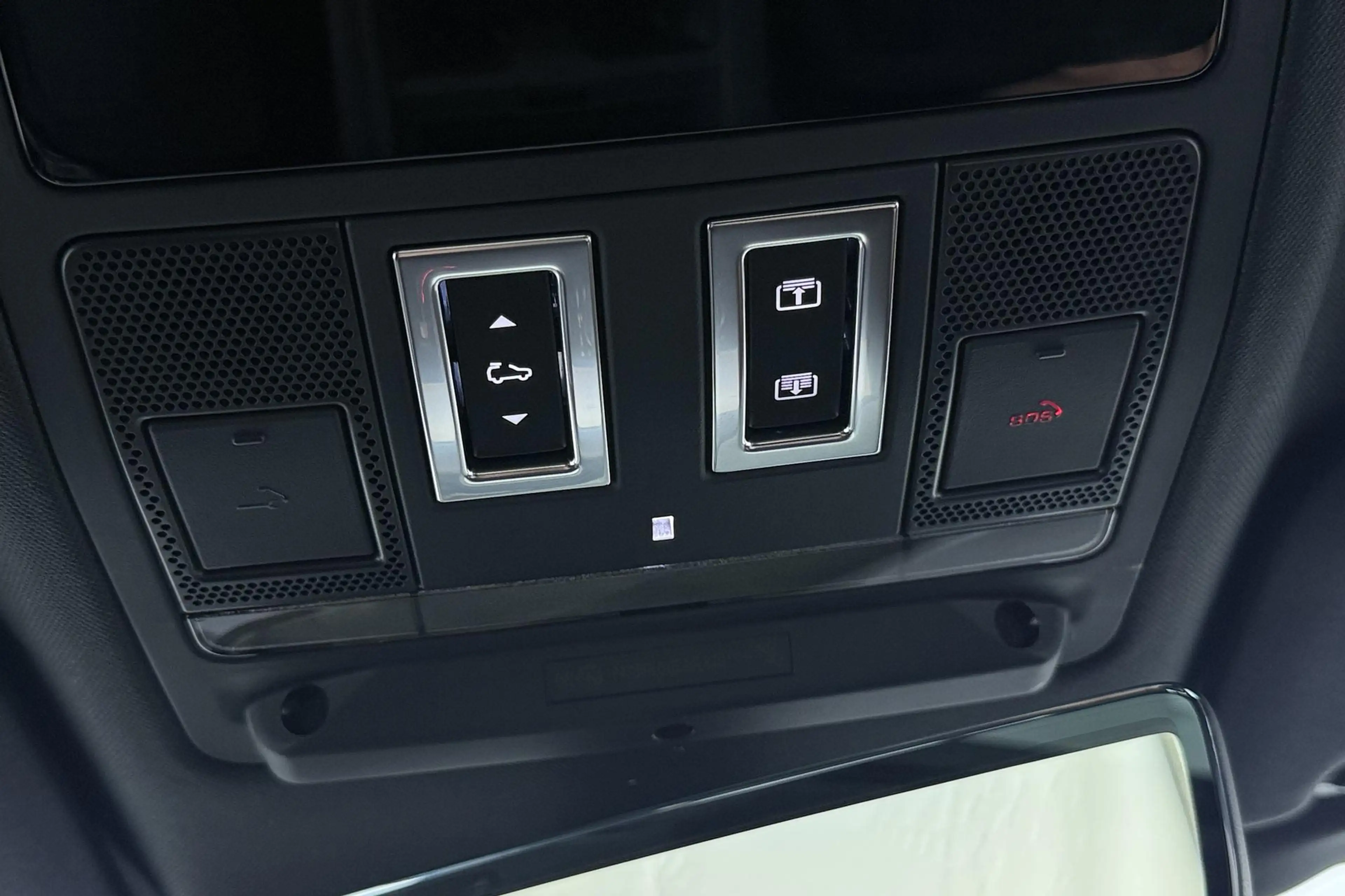 Land Rover Defender 2.0 P300e 110 X-Dynamic HSE | SATIN | Luchtvering — photo 34