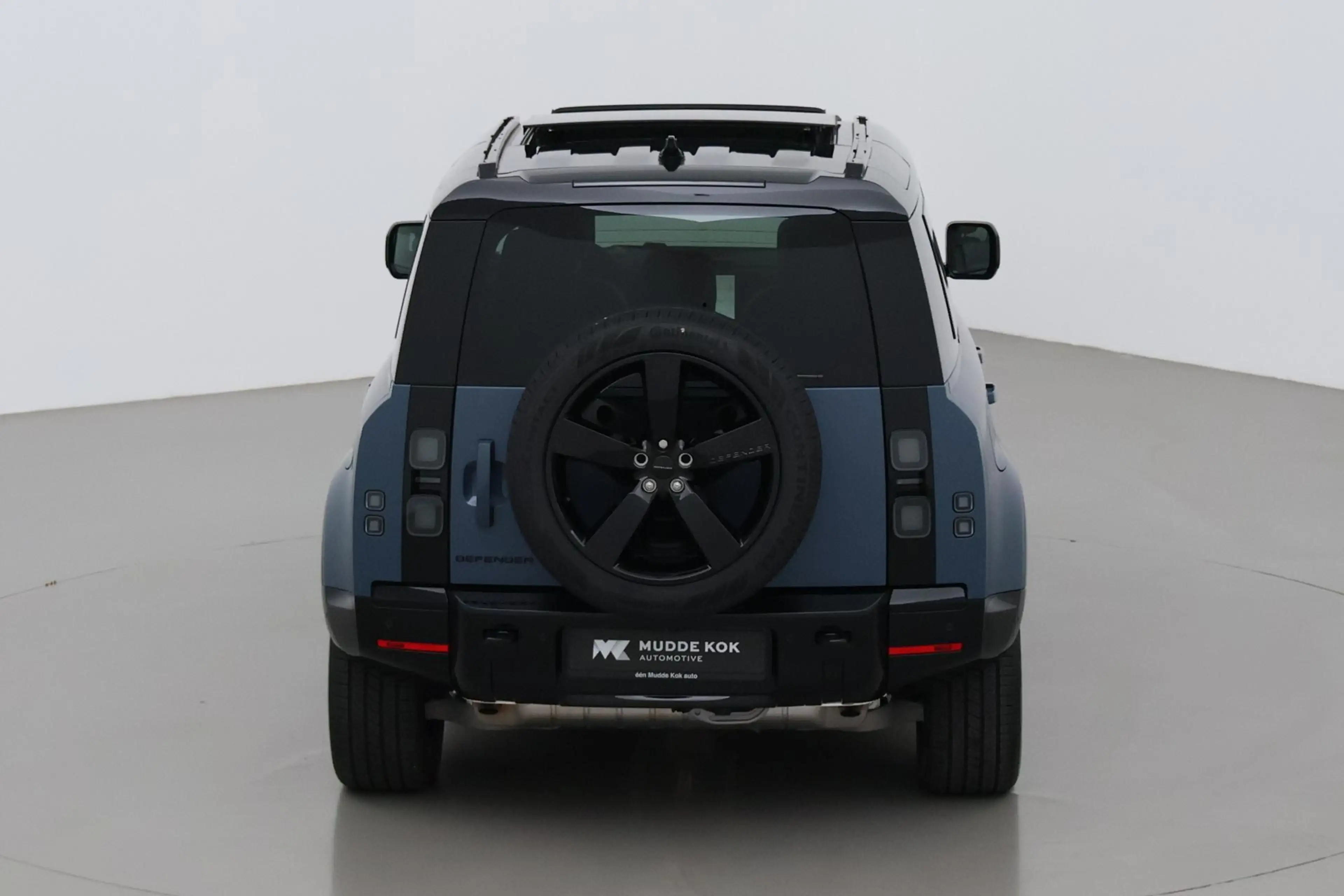 Land Rover Defender 2.0 P300e 110 X-Dynamic HSE | SATIN | Luchtvering — photo 9