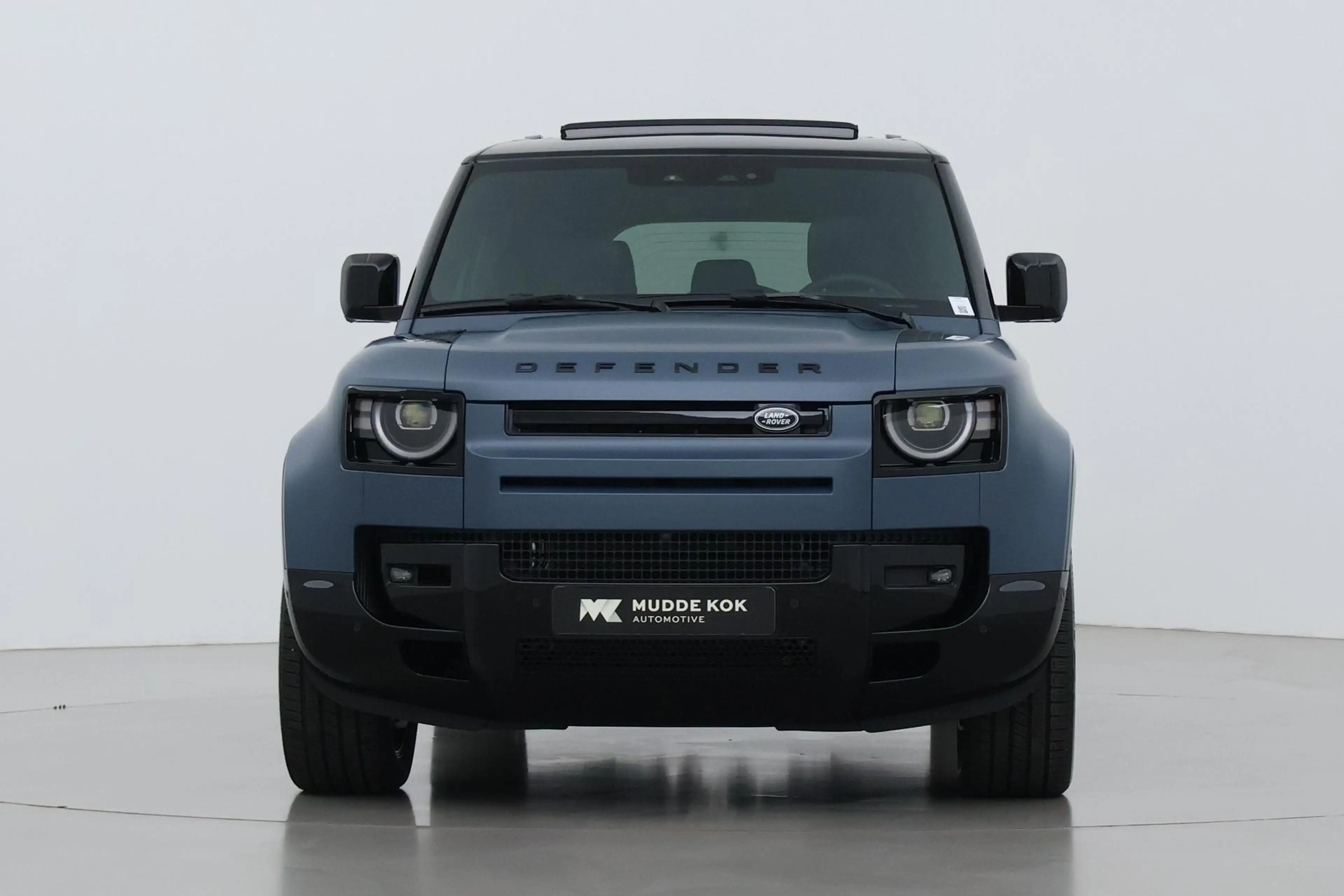 Land Rover Defender 2.0 P300e 110 X-Dynamic HSE | SATIN | Luchtvering — photo 16