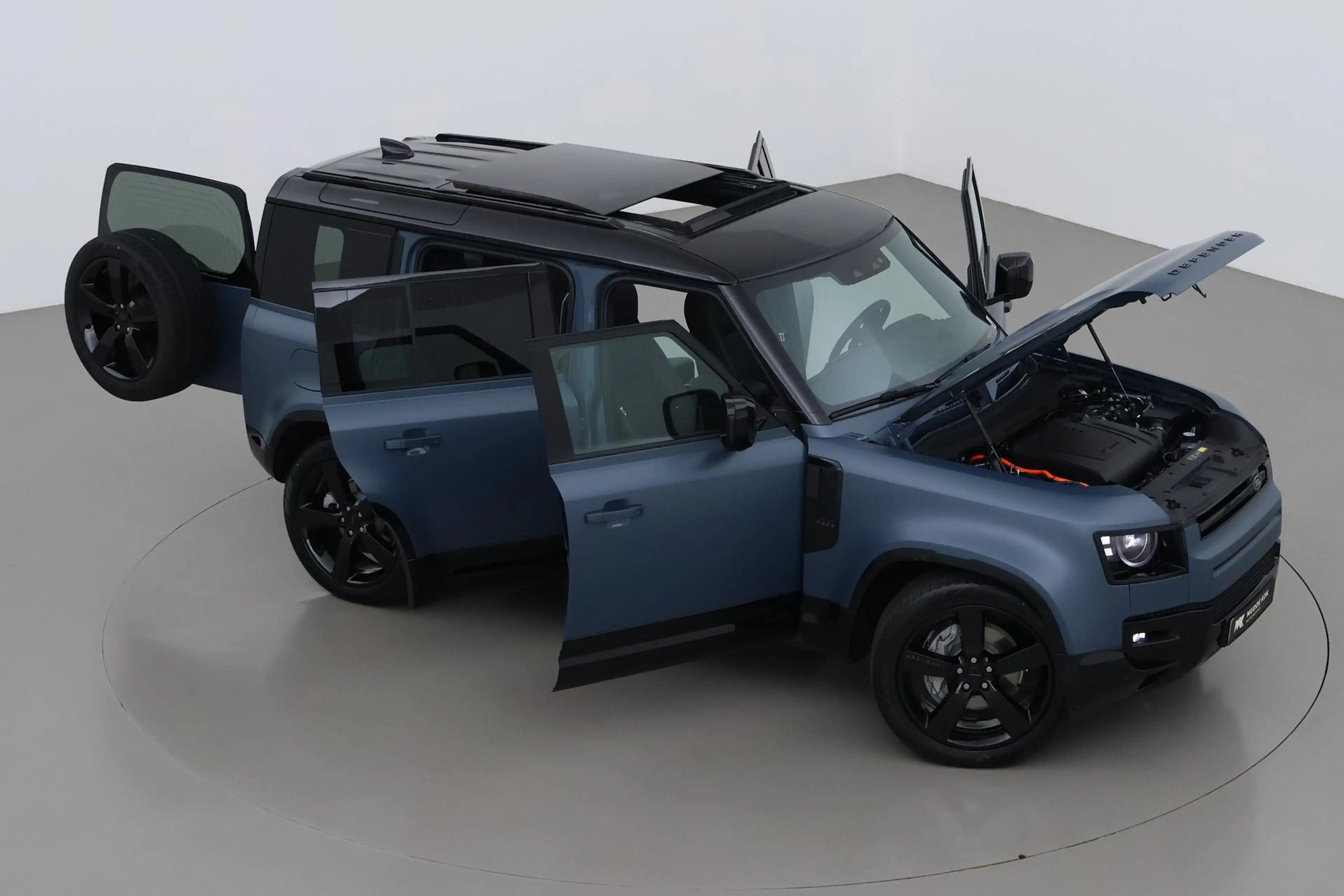 Land Rover Defender 2.0 P300e 110 X-Dynamic HSE | SATIN | Luchtvering — photo 6