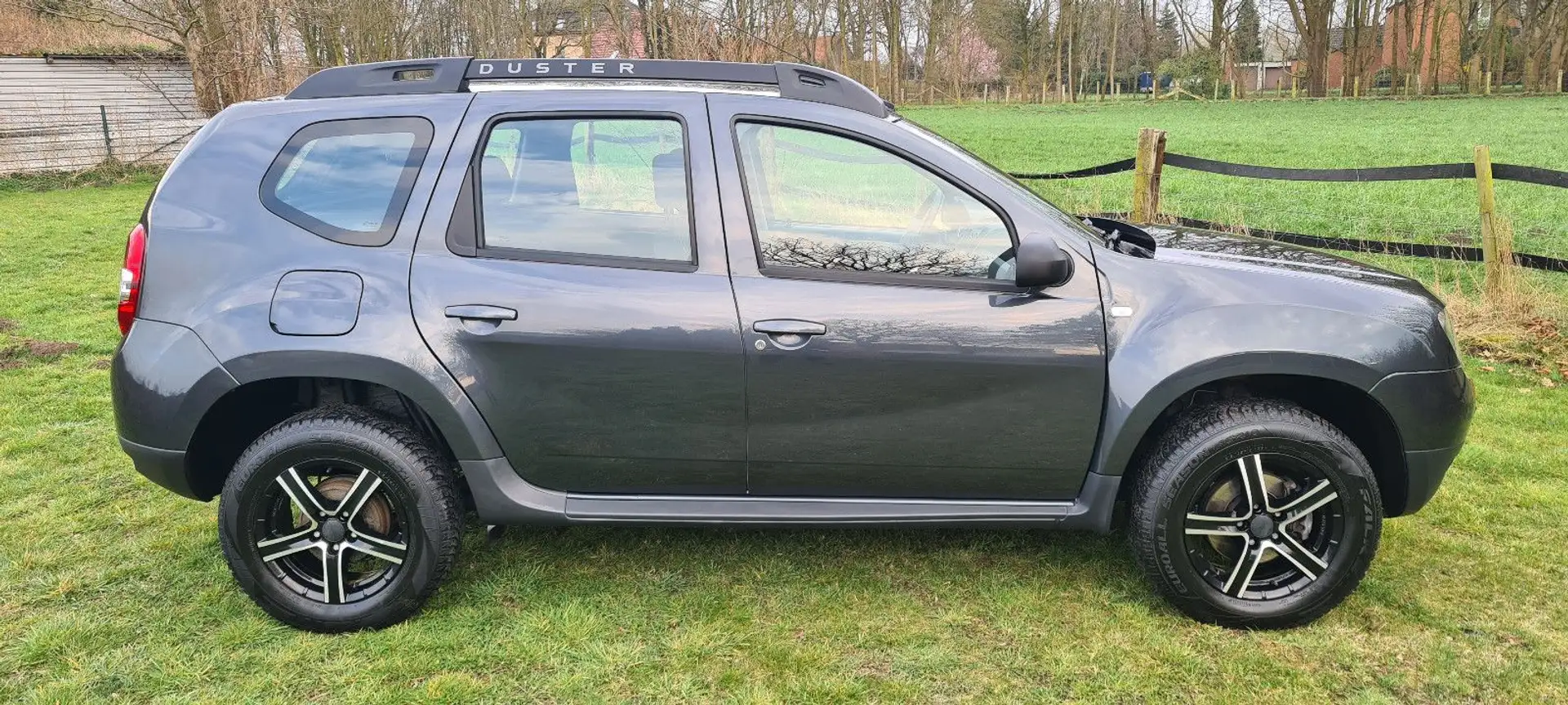 Dacia Duster Laureate*Navi*Tempomat*PDC*Klima*Isofix* Grau - 1