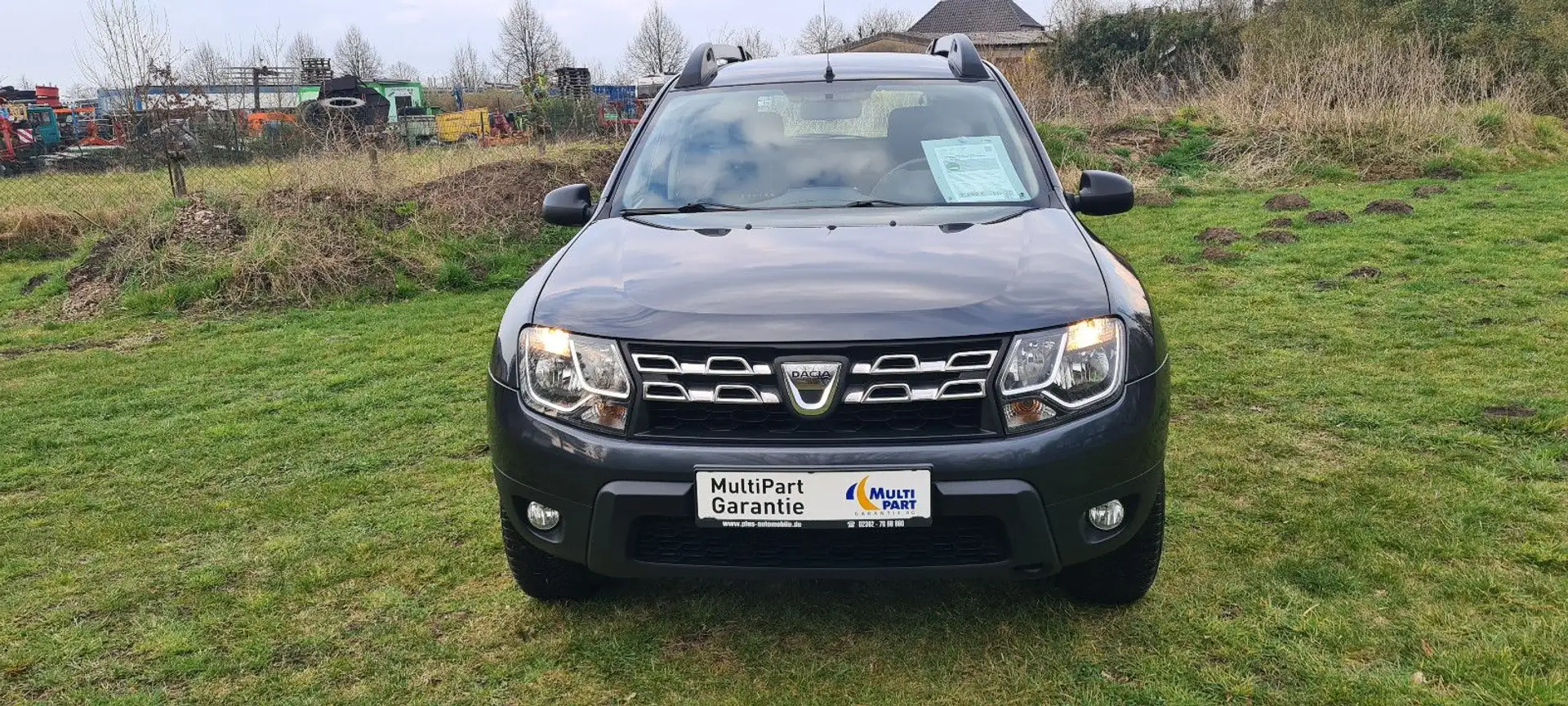 Dacia Duster Laureate*Navi*Tempomat*PDC*Klima*Isofix* Grau - 2