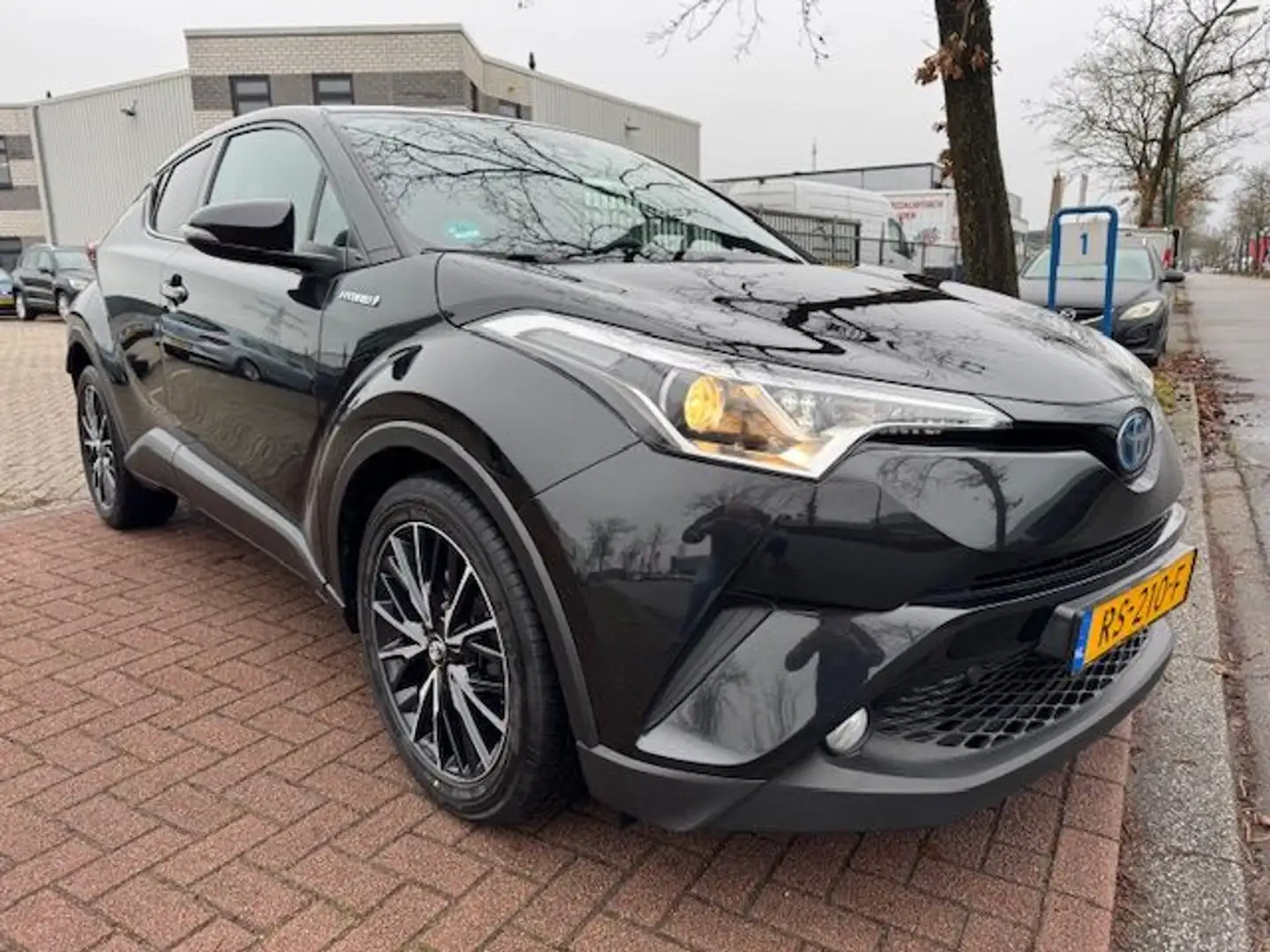 Toyota C-HR 1.8 Hybrid Dynamic Black Edition Automaat Airco/EC Zwart - 1