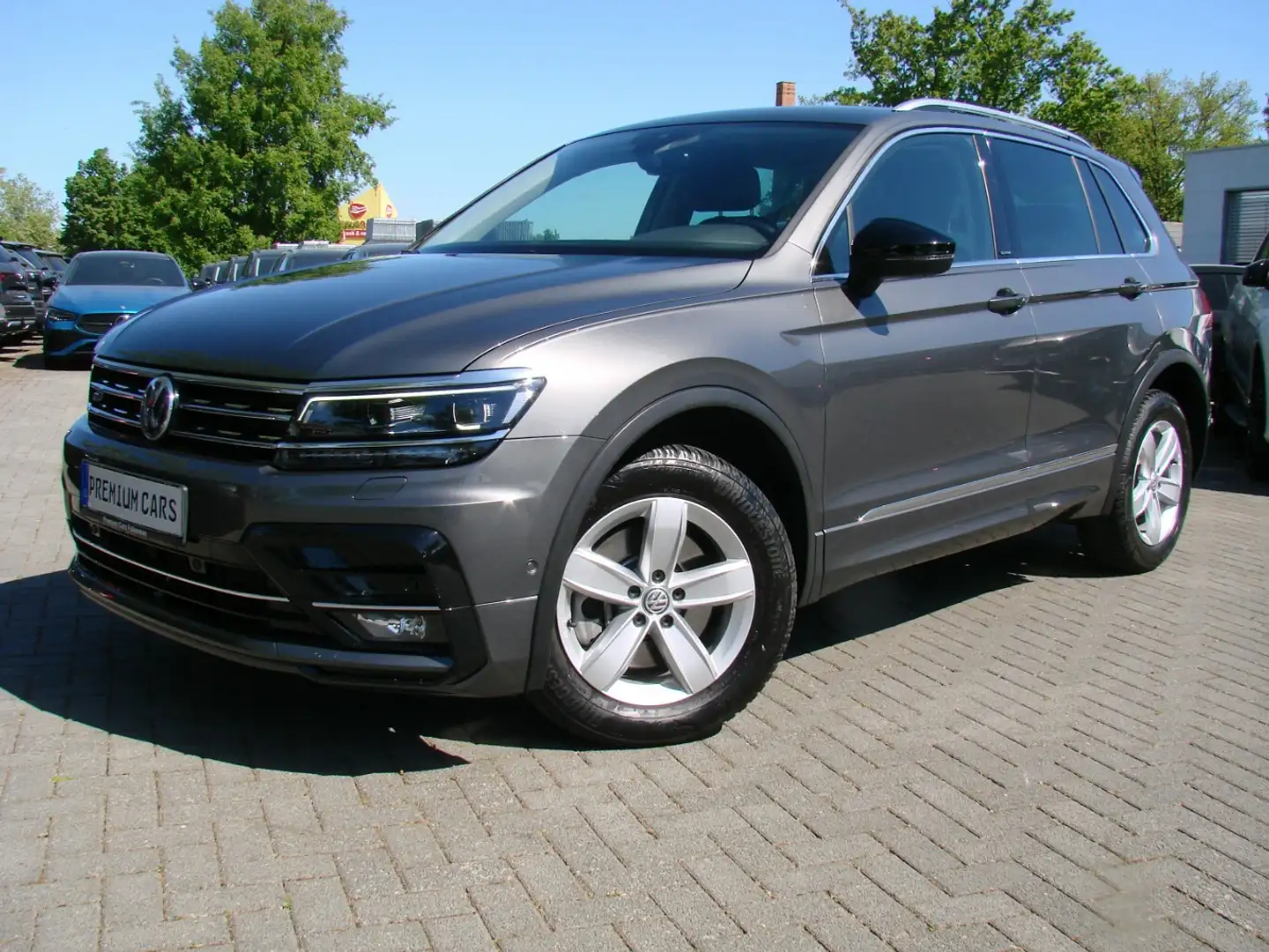 Volkswagen Tiguan 2.0TSi 4Motion R-line ACC Navi LED Kamera Grijs - 2