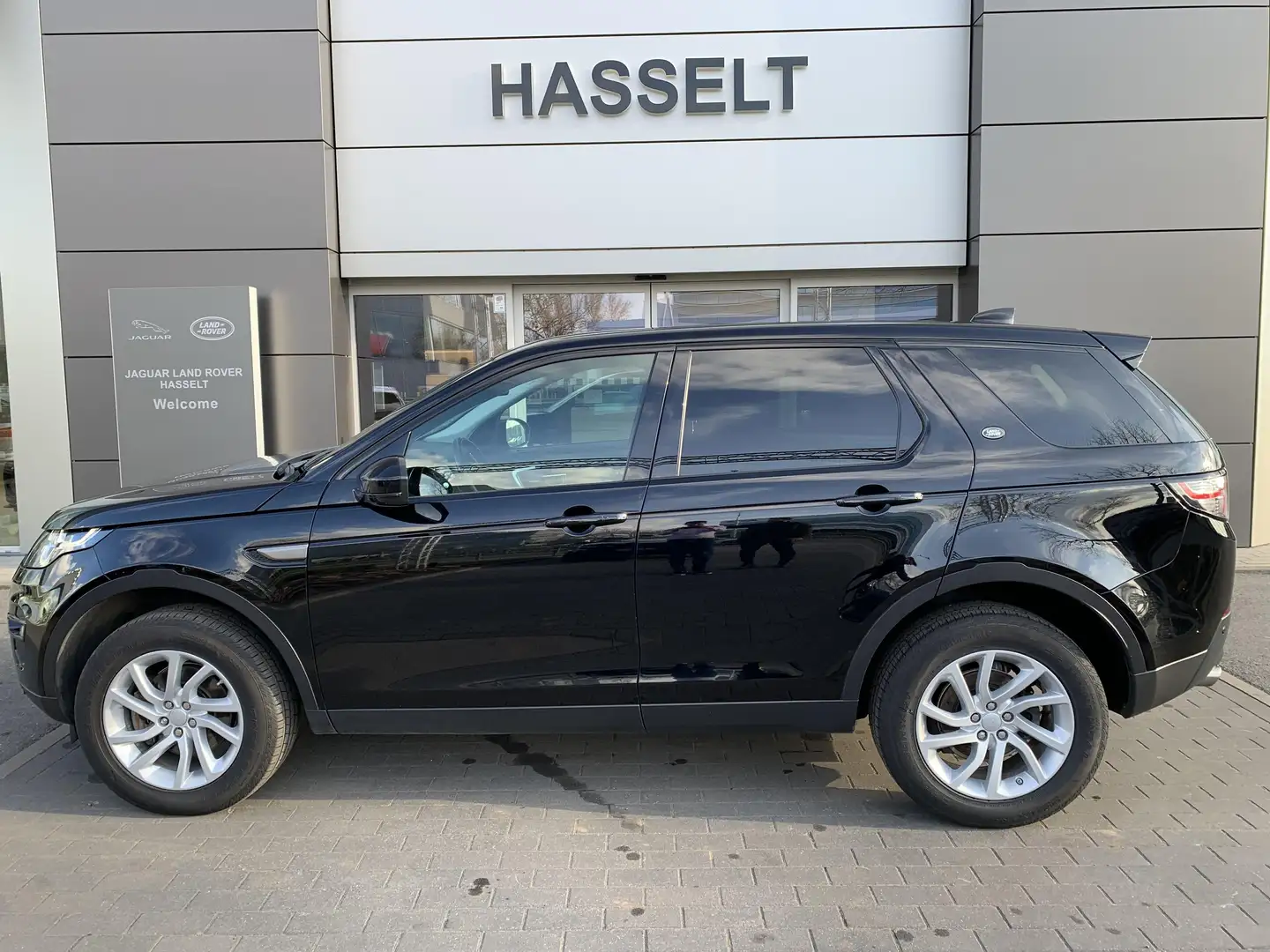 Land Rover Discovery Sport D150 Automaat Schwarz - 2