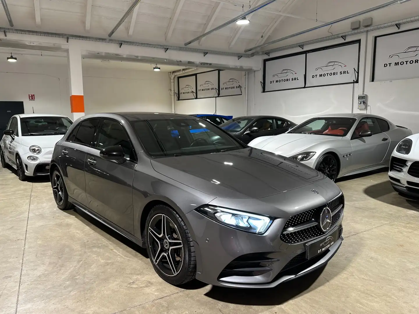 Mercedes-Benz A 180 d Auto Premium AMG - SCHERMI 10.25 - LUCI 64 COLOR Grigio - 1