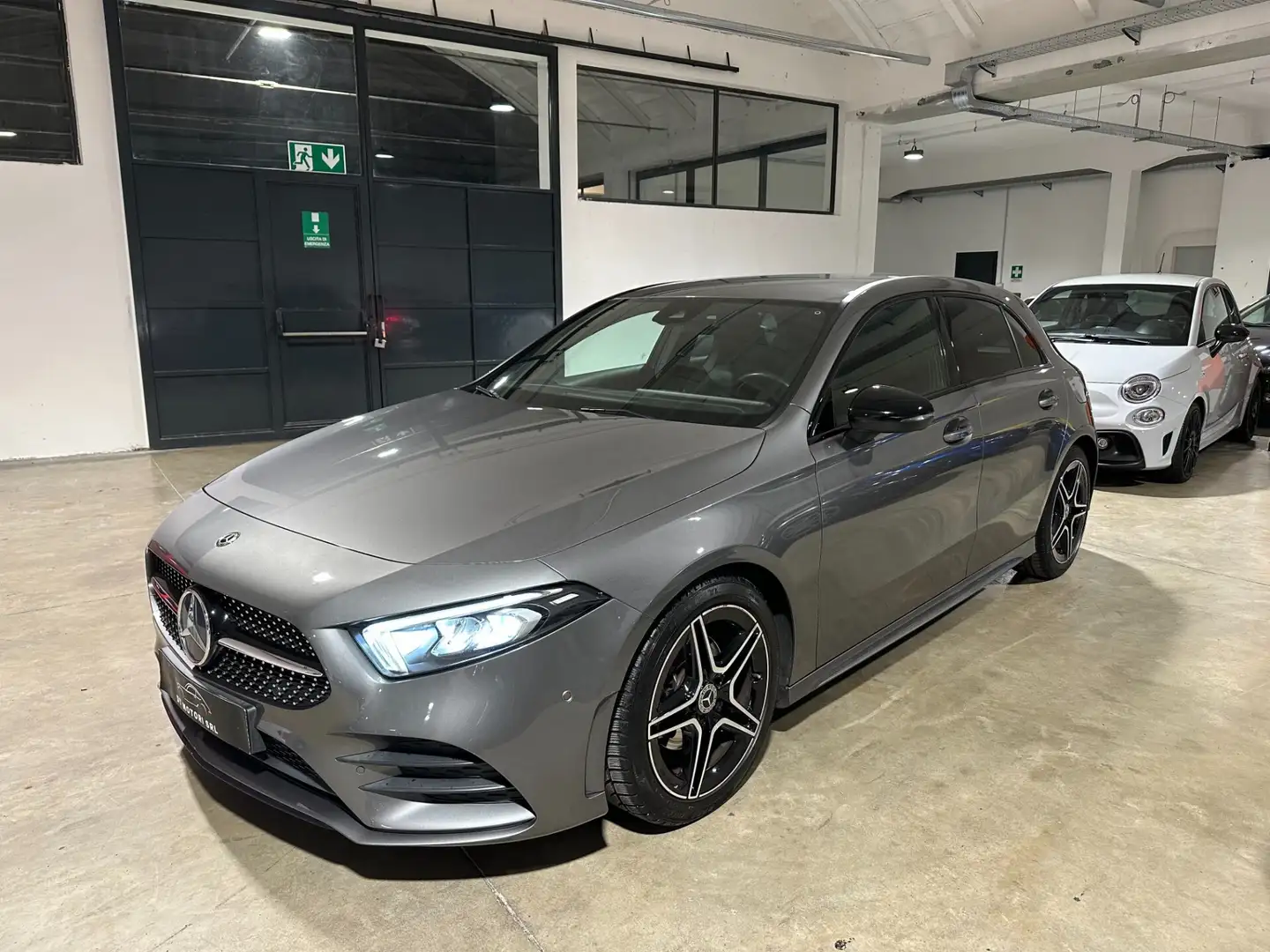 Mercedes-Benz A 180 d Auto Premium AMG - SCHERMI 10.25 - LUCI 64 COLOR Grigio - 2