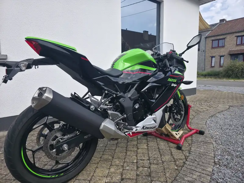 Kawasaki Ninja 125 - foto 7