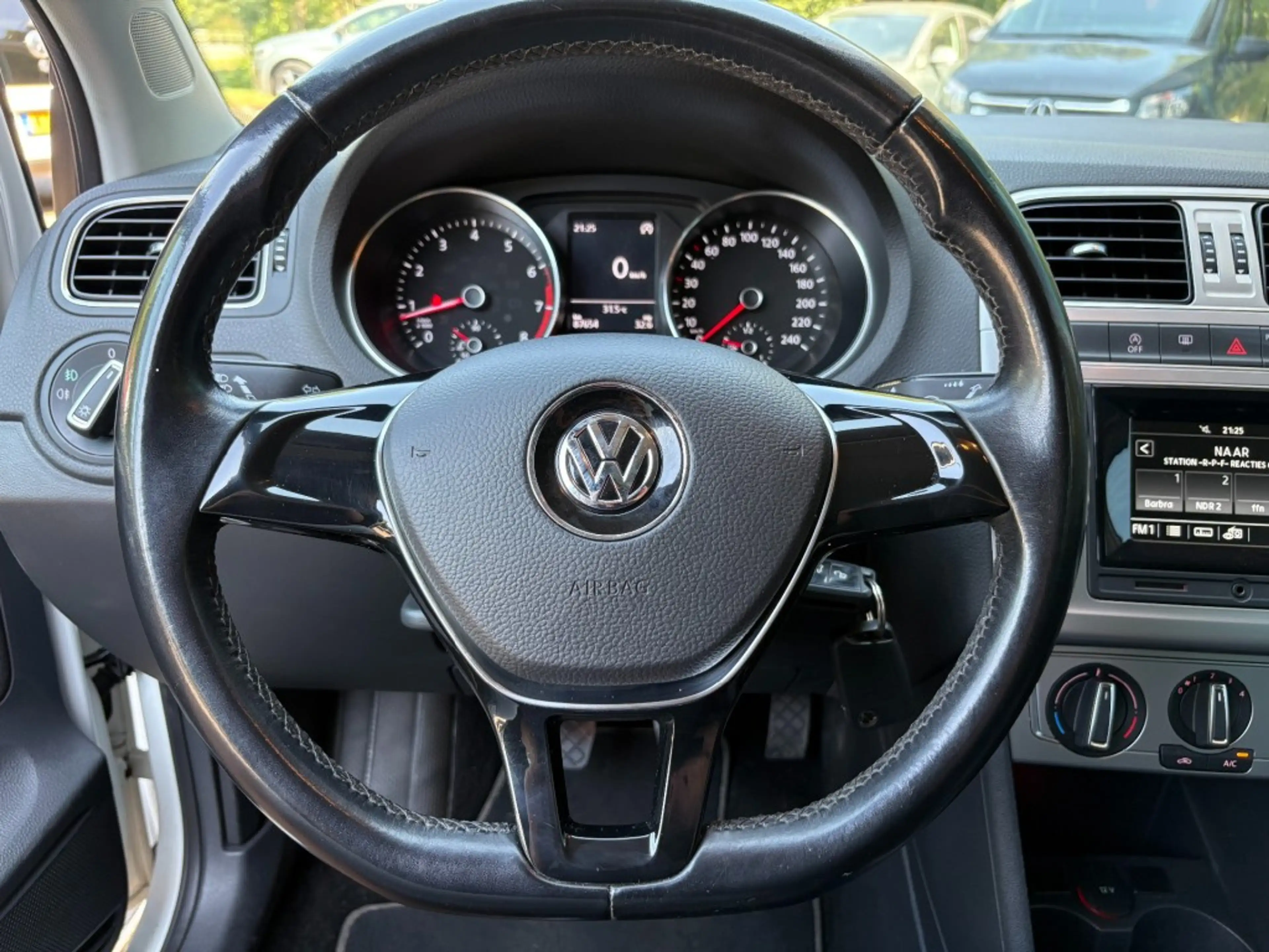 Volkswagen Polo 1.2 TSI HIGHLINE  Airco, 17Inch, PDC — photo 10