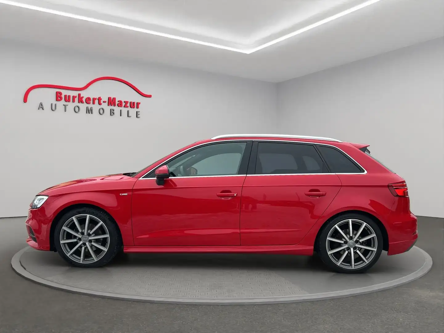 Audi A3 1.5 TSI Sportback*S-LINE*SPORTSITZE*PANO*KAM* Rot - 2