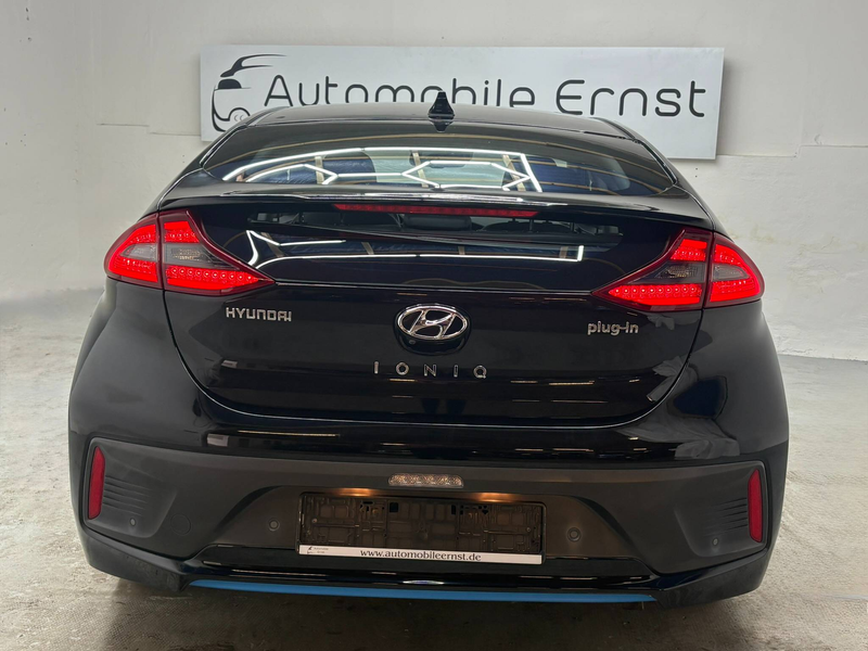 Hyundai IONIQ Premium Plug-In Hybrid — photo 3