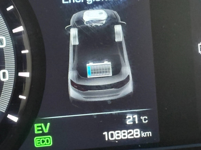 Hyundai IONIQ Premium Plug-In Hybrid — photo 12