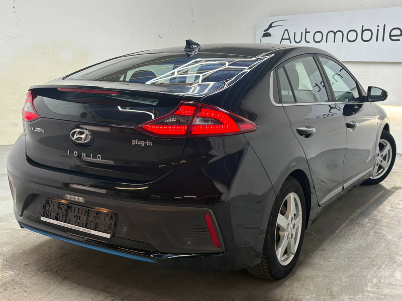 Hyundai IONIQ Premium Plug-In Hybrid — photo 4