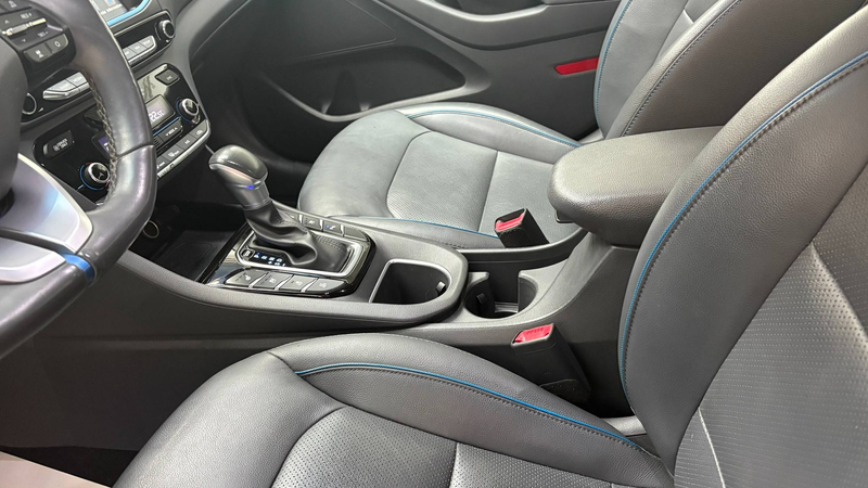 Hyundai IONIQ Premium Plug-In Hybrid — photo 9