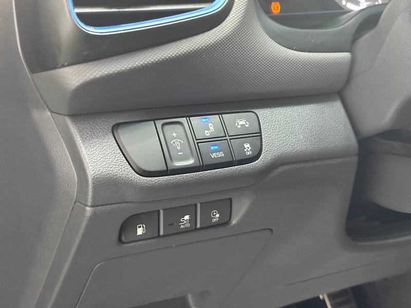Hyundai IONIQ Premium Plug-In Hybrid — photo 15