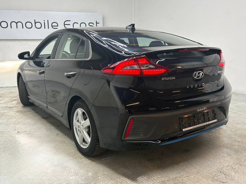 Hyundai IONIQ Premium Plug-In Hybrid — photo 2